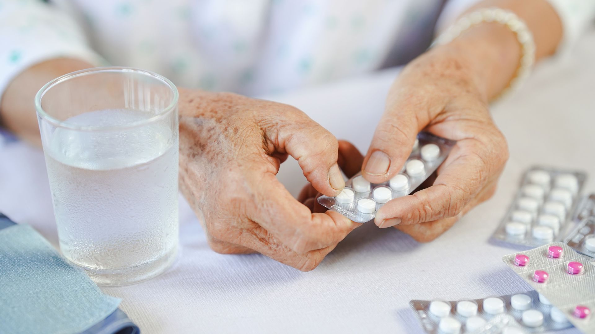 Hạ đường huyết nặng là một biến chứng tiểu đường khi người bệnh uống thuốc quá liều