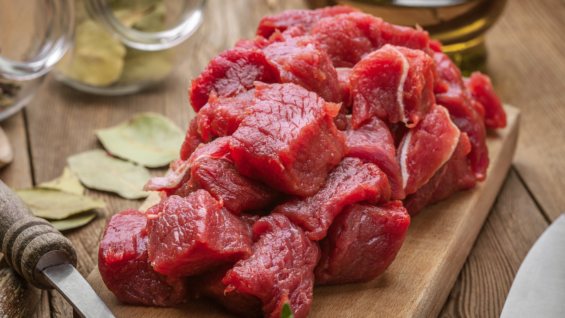 Thịt bò có thể khiến vùng da tổn thương trở nên sẫm màu và hình thành sẹo thâm