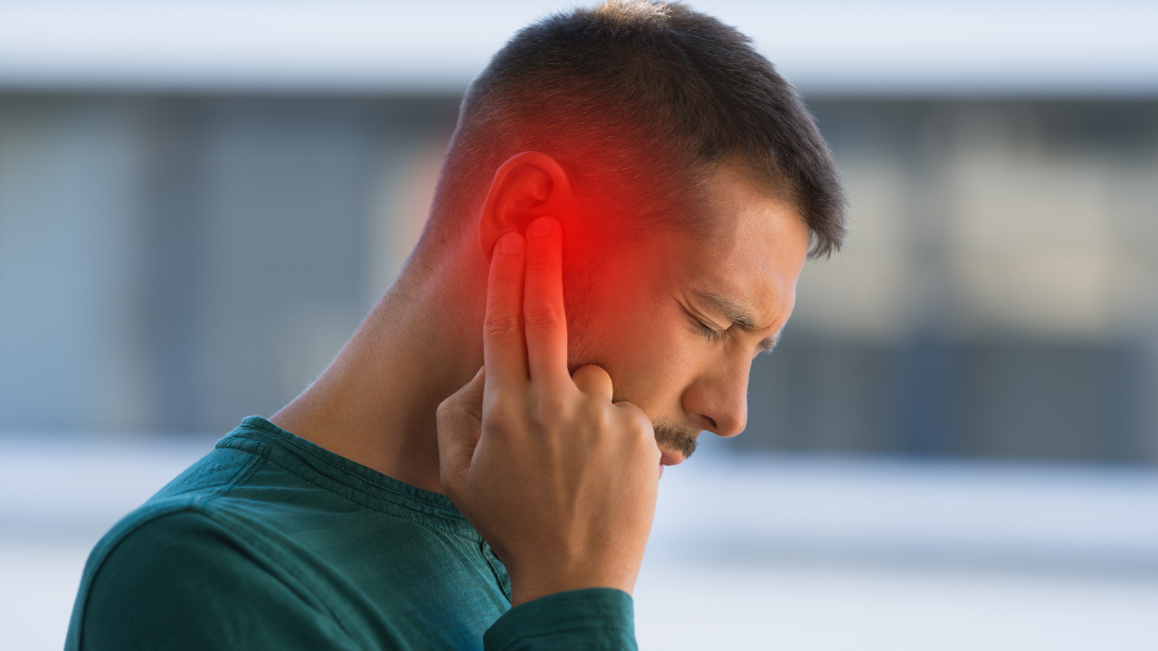 Bị ù tai có phải triệu chứng Covid-19 hay không? 2