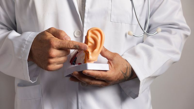 Ù tai trái không chỉ là triệu chứng tạm thời mà còn có thể cảnh báo vấn đề sức khỏe