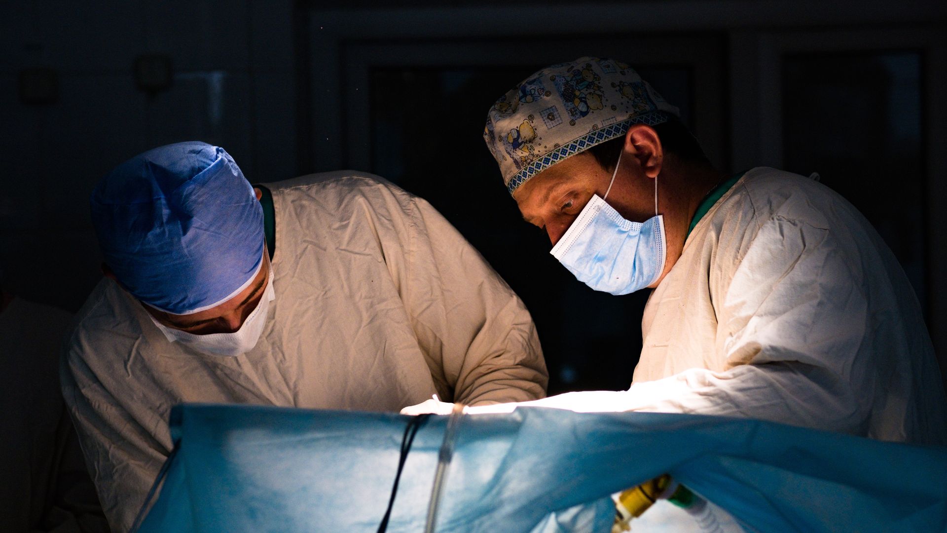 Tay nghề của bác sĩ cũng là yếu tố quyết định đến kết quả sau mổ hội chứng ống cổ tay