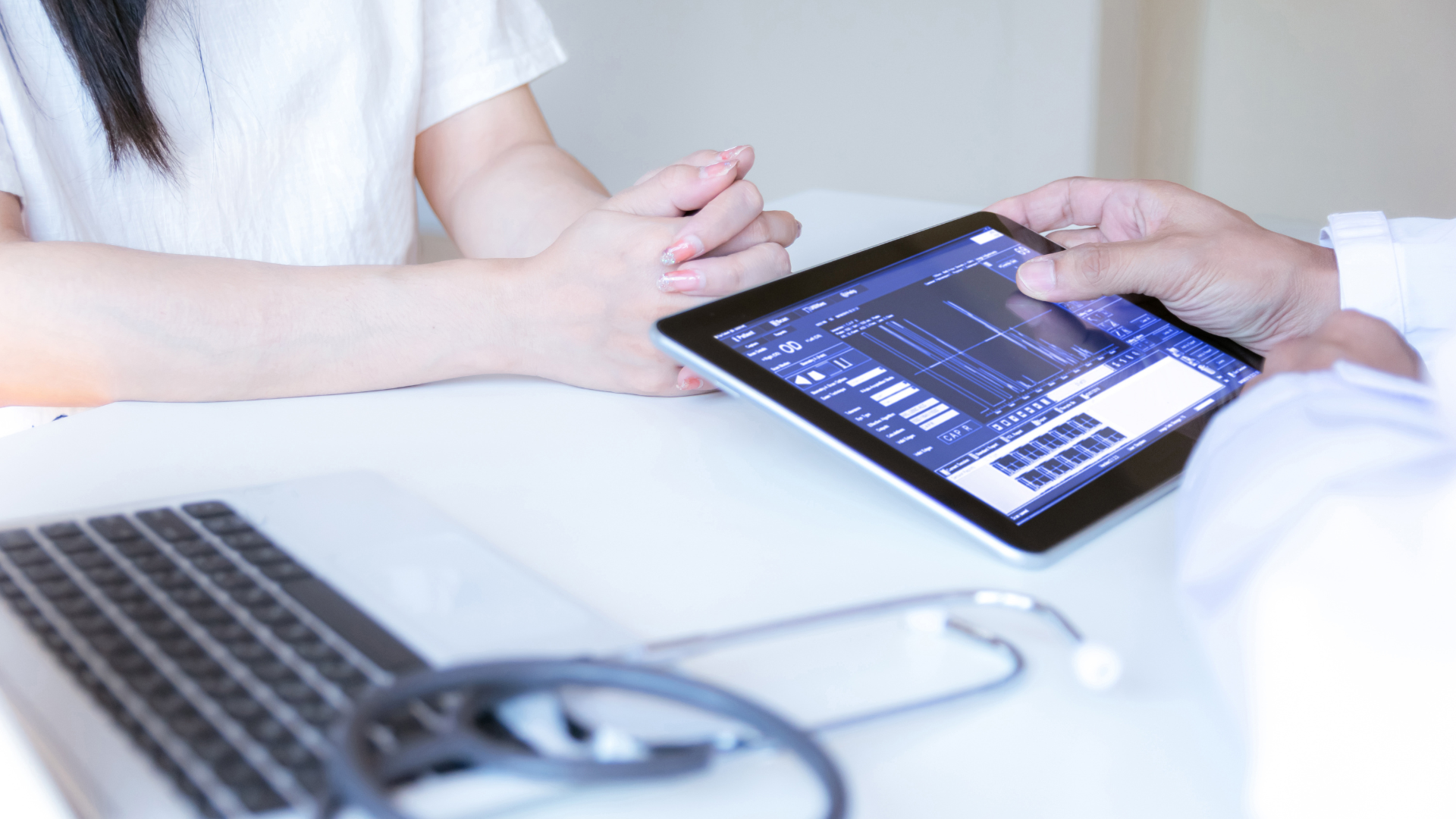 Việc kiểm tra sức khỏe thường xuyên giúp phát hiện sớm những dấu hiệu của biến chứng tiểu đường