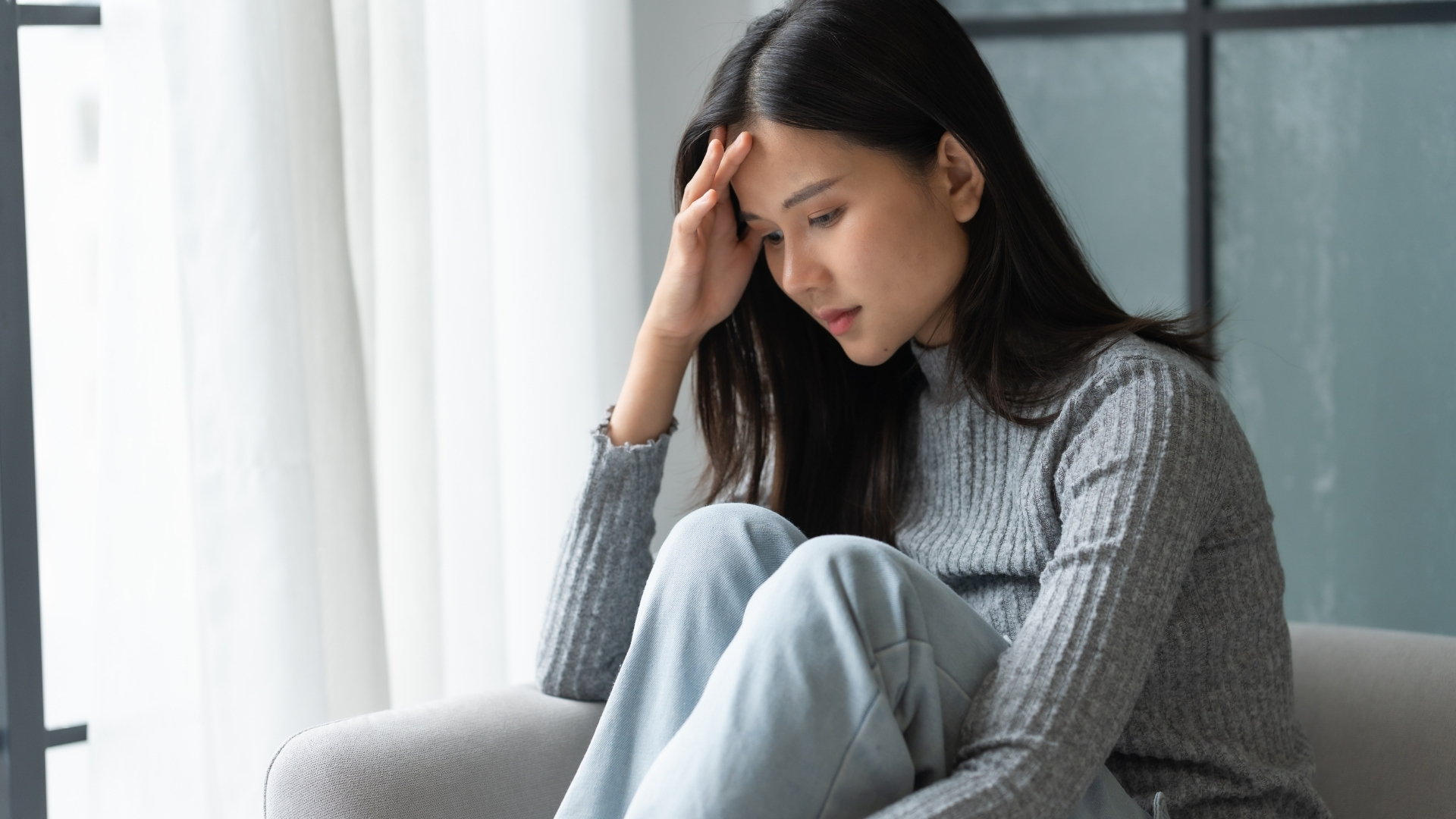 Việc nôn nhiều, ăn không ngon miệng cùng với thay đổi nội tiết khiến cơ thể dễ rơi vào trạng thái uể oải, thiếu sức sống