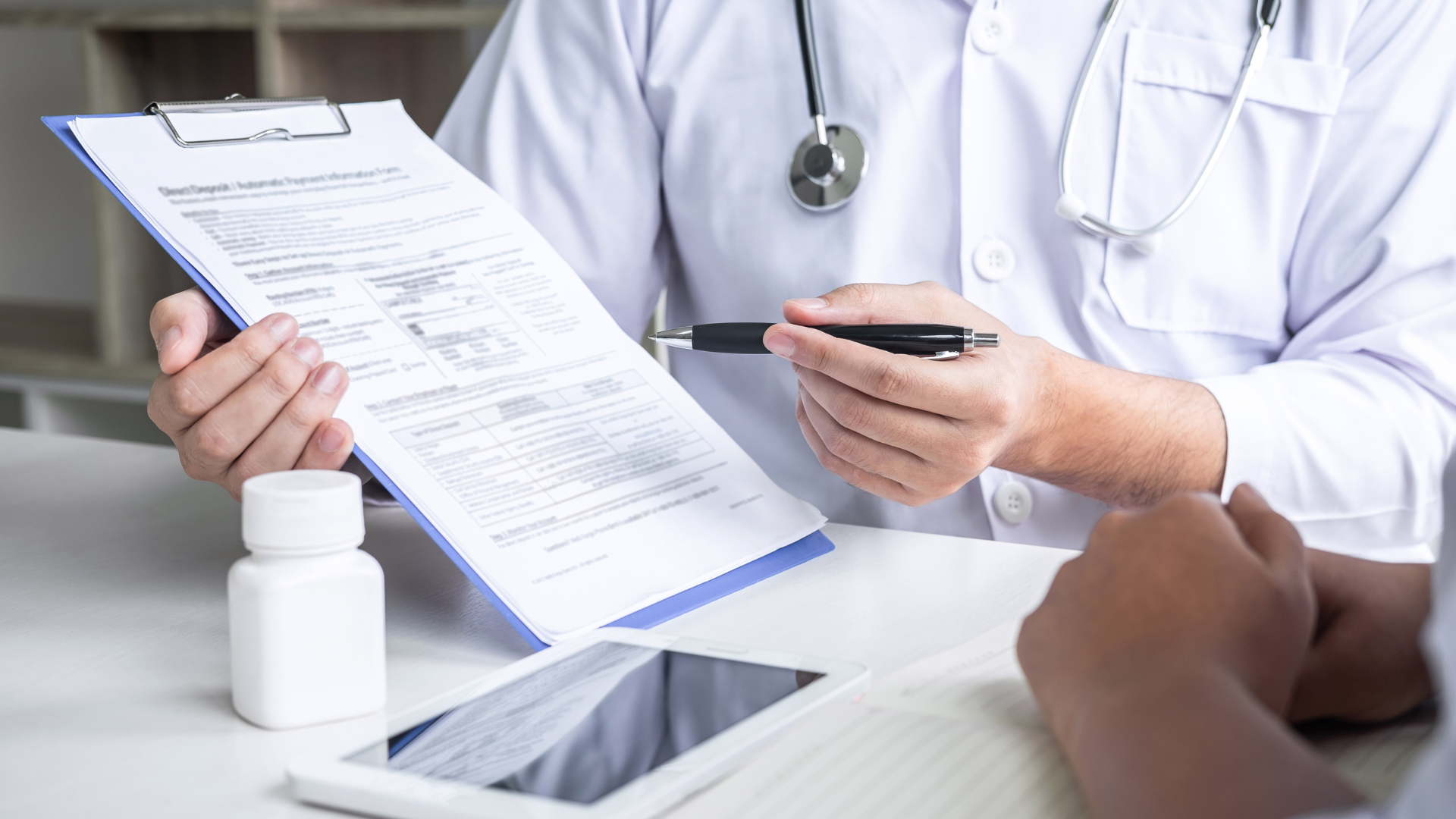 Người thiếu men G6PD cần tránh các yếu tố kích hoạt và theo dõi sức khỏe định kỳ để hạn chế nguy cơ biến chứng