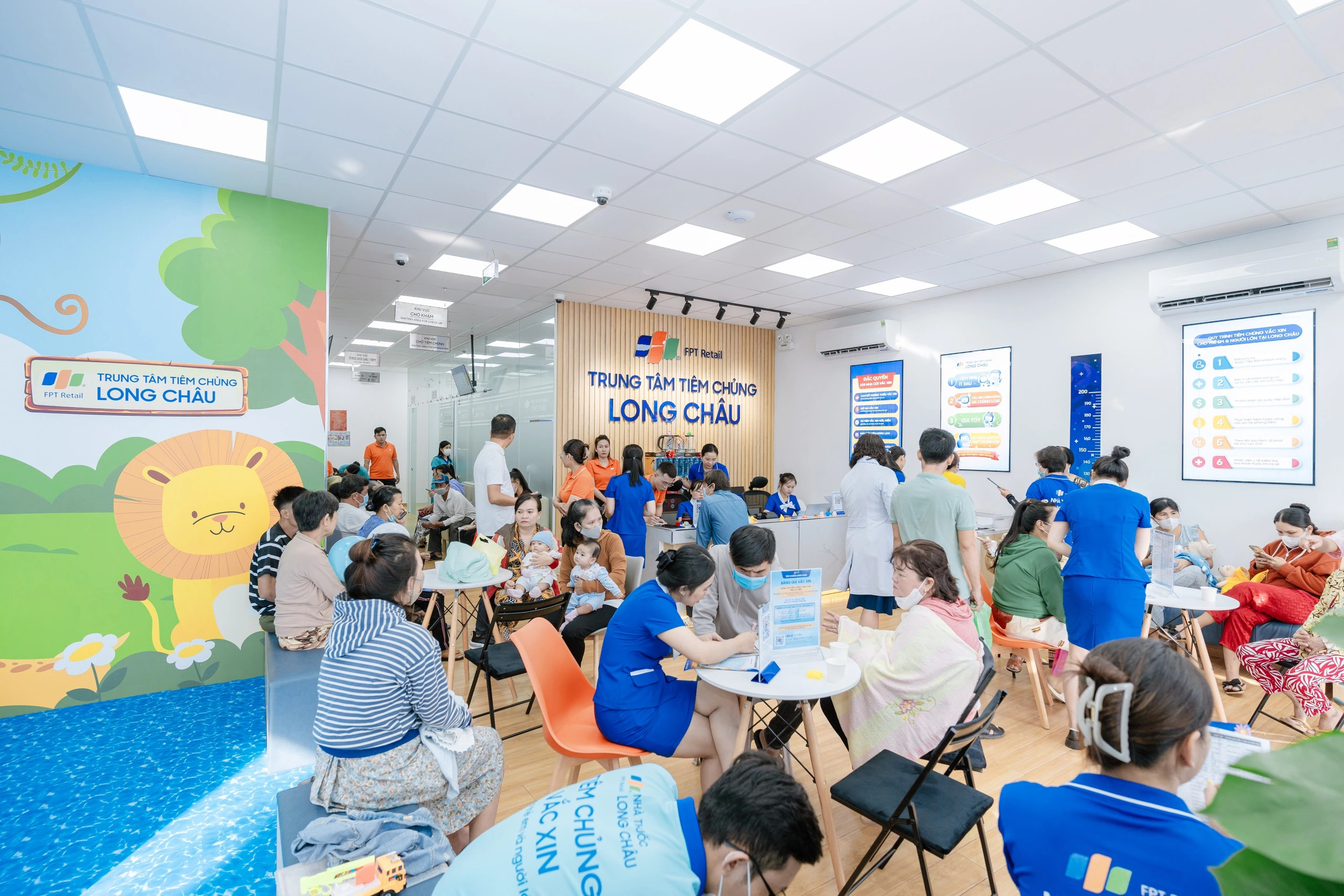 Trung tâm Tiêm chủng Long Châu hiện đang có sẵn vắc xin phòng tiêu chảy, cha mẹ nên cho trẻ tiêm để phòng bệnh hiệu quả.