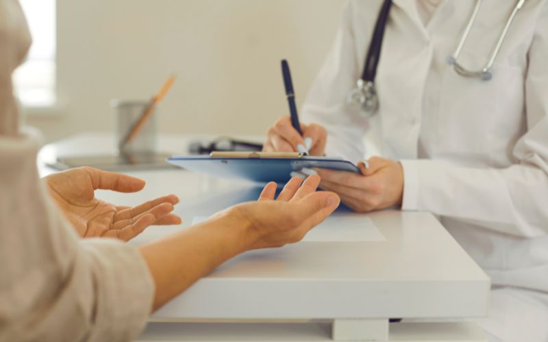 Hai vợ chồng sẽ được kiểm tra sức khỏe sinh sản trước khi thực hiện IUI