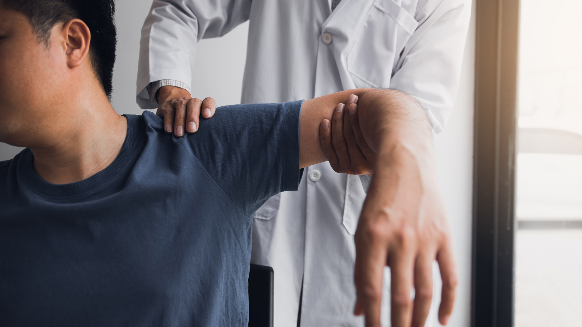 Hỗ trợ xử lý sớm có thể giúp giảm khó chịu khi bong gân