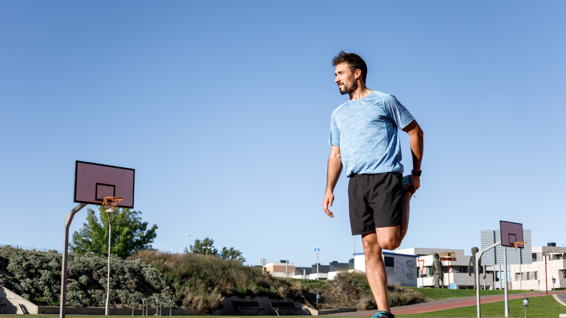 Để phòng ngừa bong gân ngón chân cái, bạn cần chú ý khởi động kỹ trước khi vận động