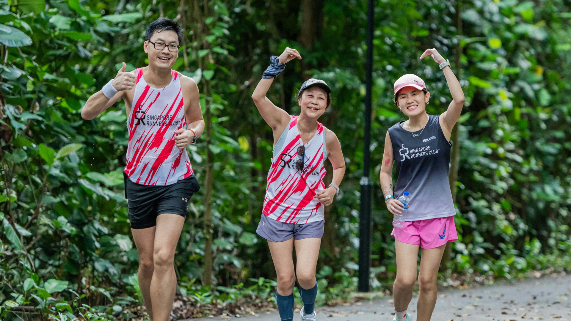 Vận động thể thao có thể gây bong gân và trật khớp khi khớp phải chịu lực quá mạnh