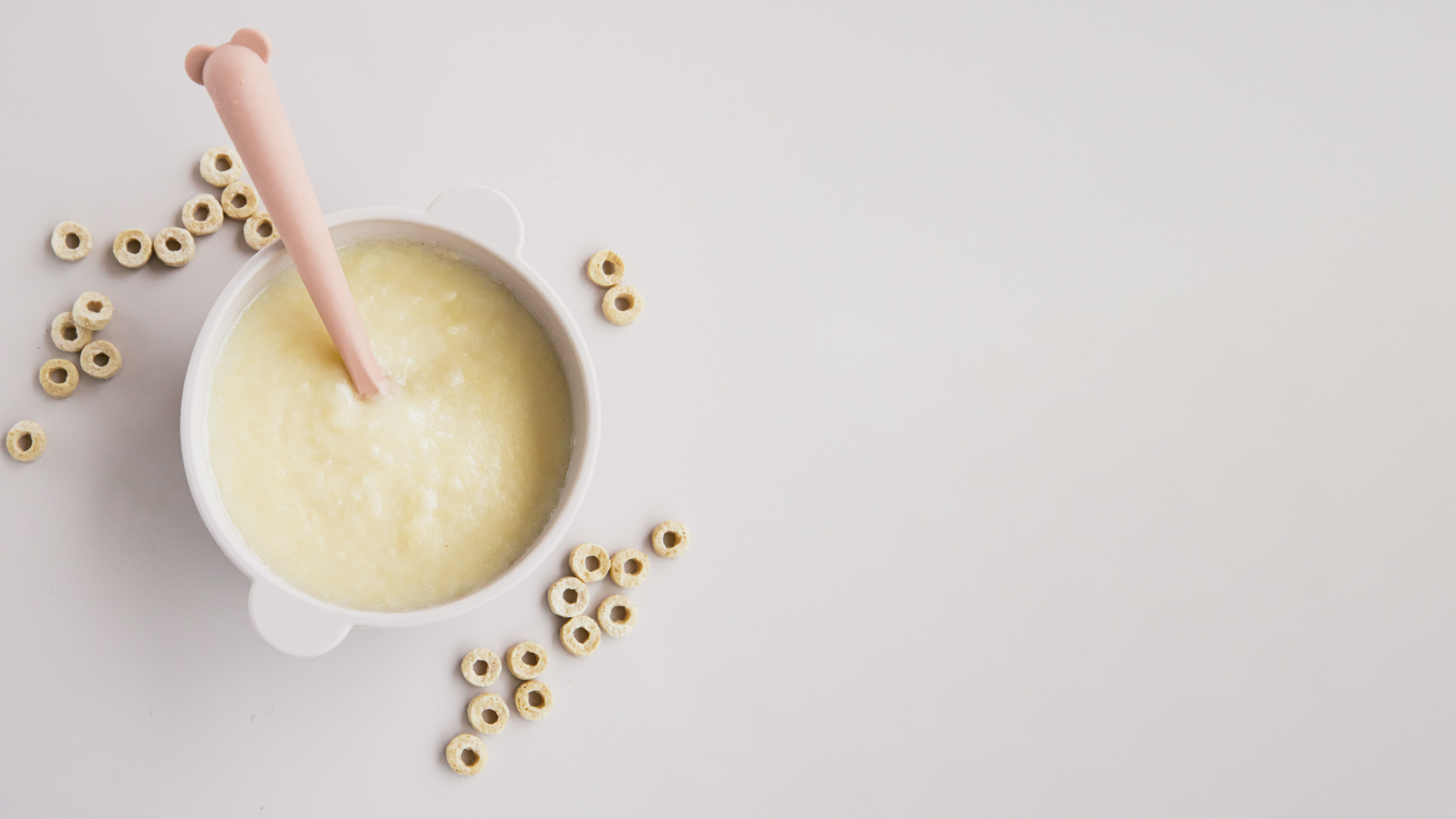 Bột ăn dặm là thực phẩm bổ sung dành cho trẻ nhỏ