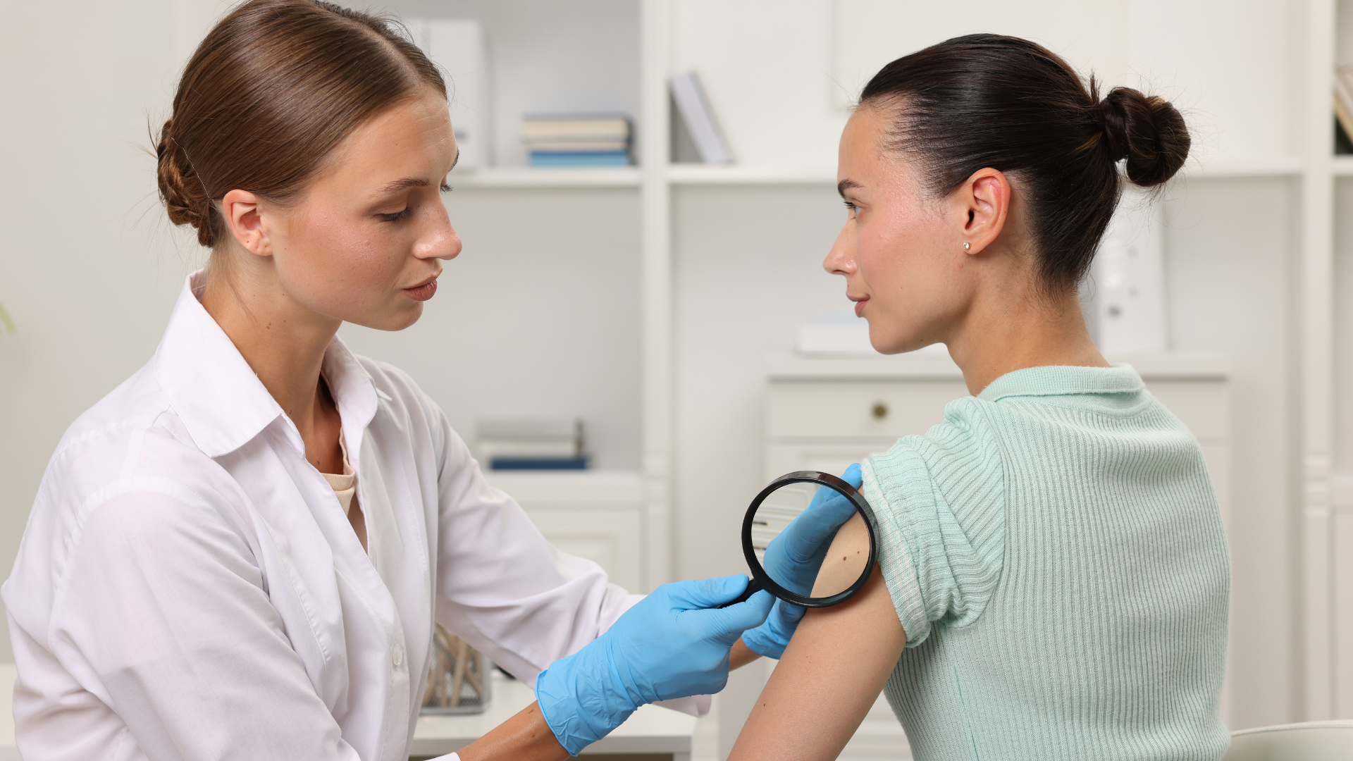 Nên thăm khám bác sĩ chuyên khoa trước khi quyết định điều trị bớt cà phê sữa