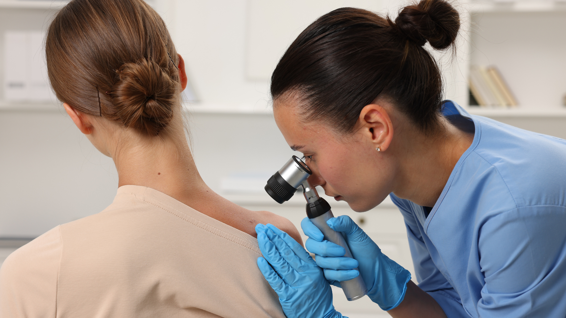 Việc theo dõi các thay đổi bất thường và thăm khám khi cần thiết đóng vai trò quan trọng