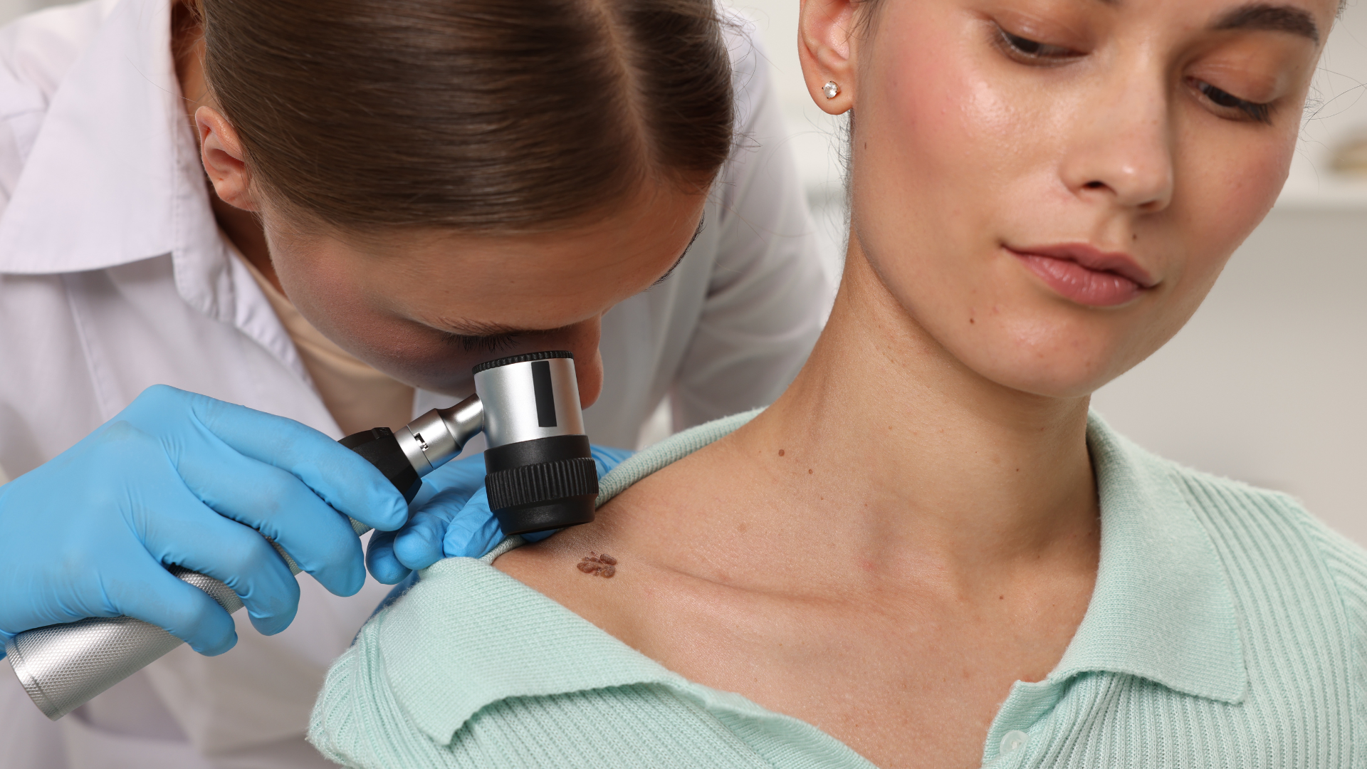 Nếu bớt nhỏ, không gây khó chịu, có thể chỉ cần theo dõi định kỳ