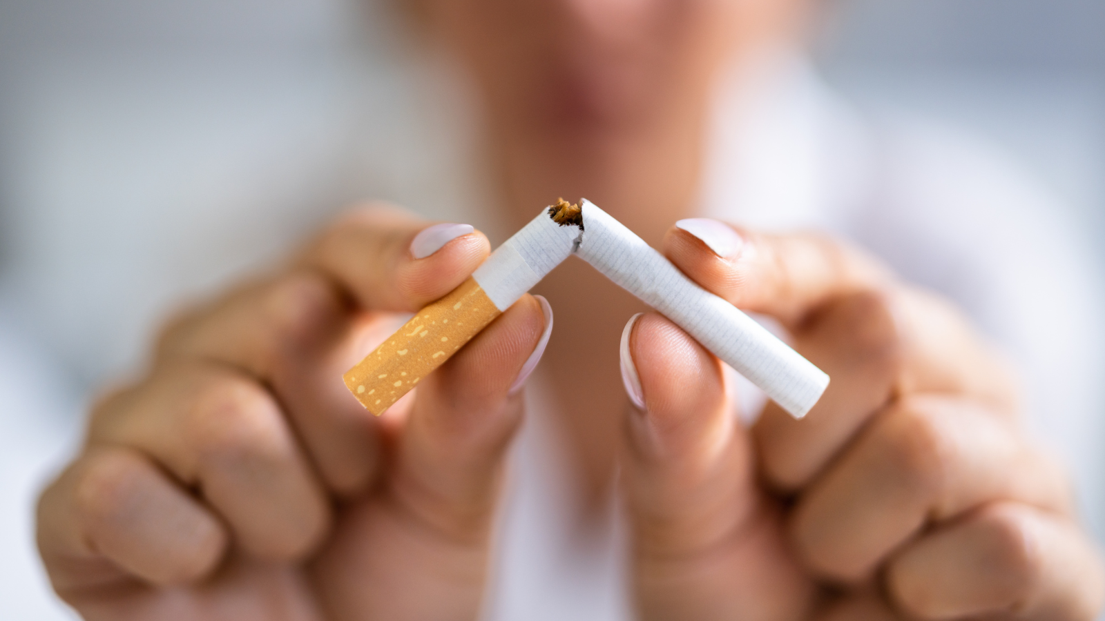 Ngừng hút thuốc lá vì có thể gây ợ nóng và kích ứng dạ dày