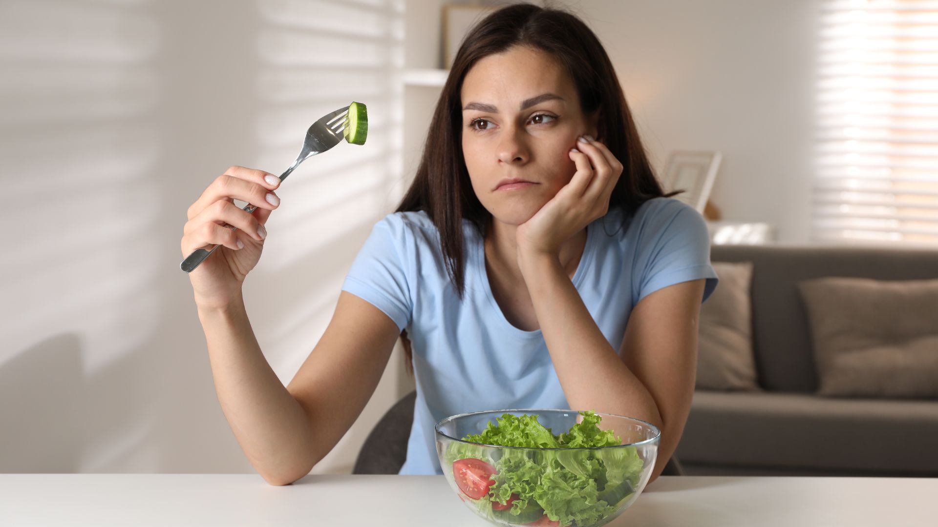 Ngoài mang thai, chán ăn còn do những nguyên nhân khác