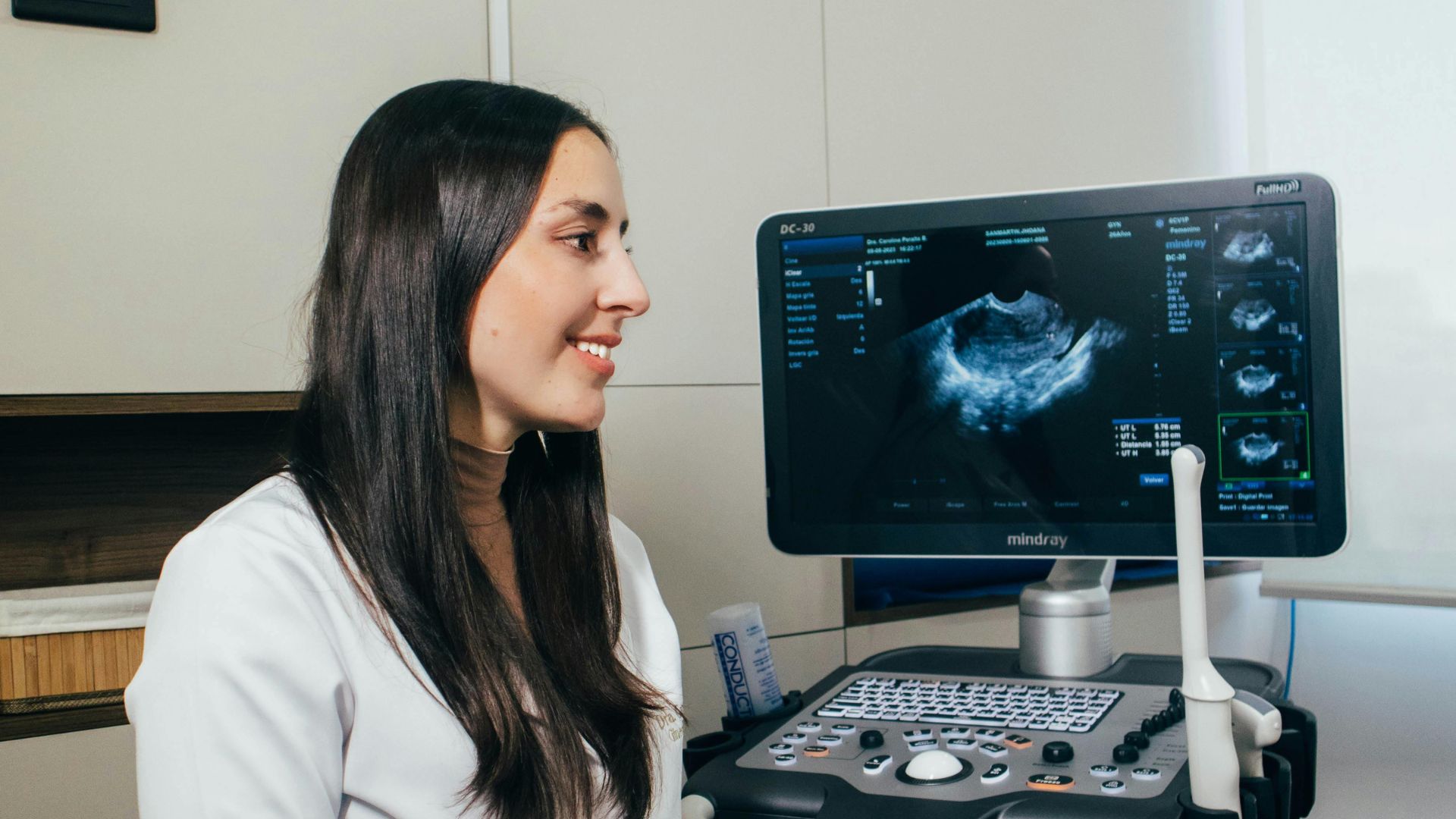 Siêu âm tuyến giáp giúp đánh giá kích thước, cấu trúc và tình trạng tăng sinh mạch máu trong tuyến giáp