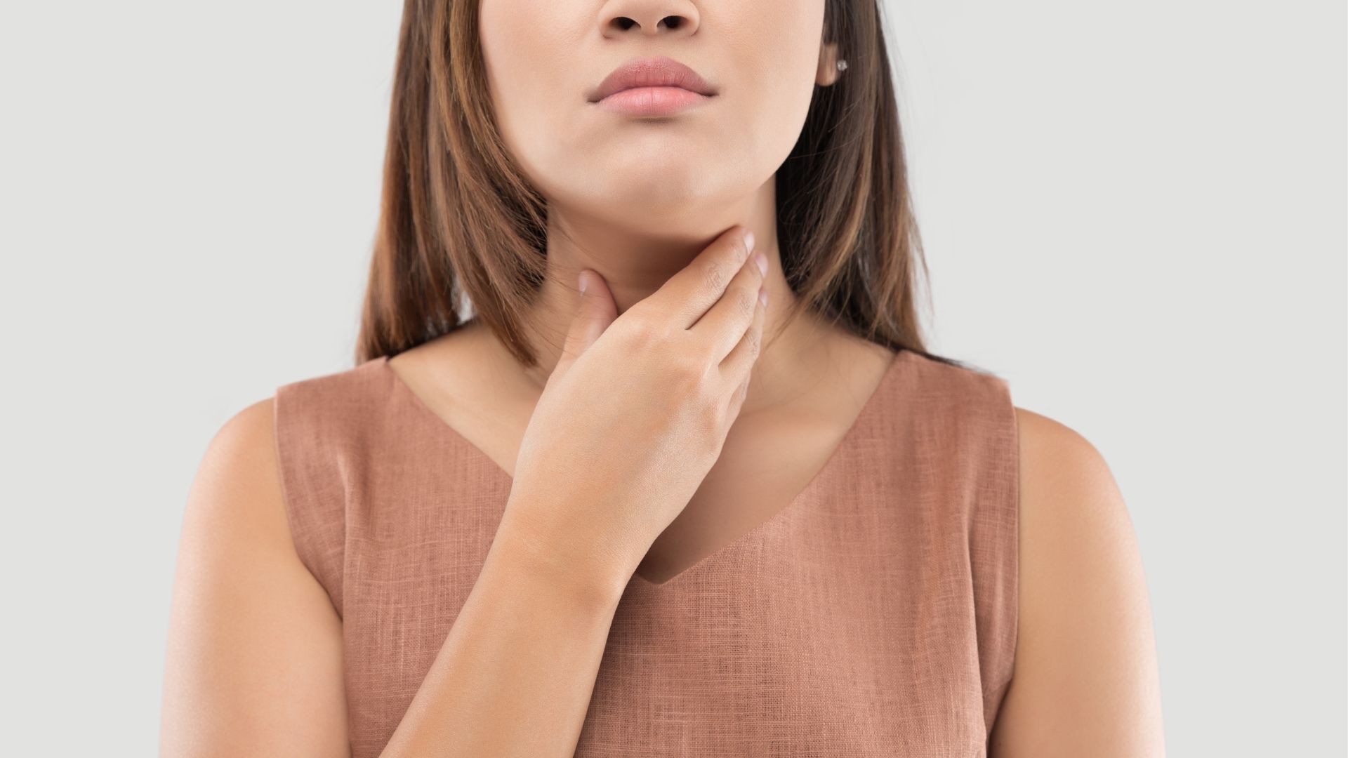 Bướu cổ tuyến giáp đặc trưng với cục u ở vùng cổ