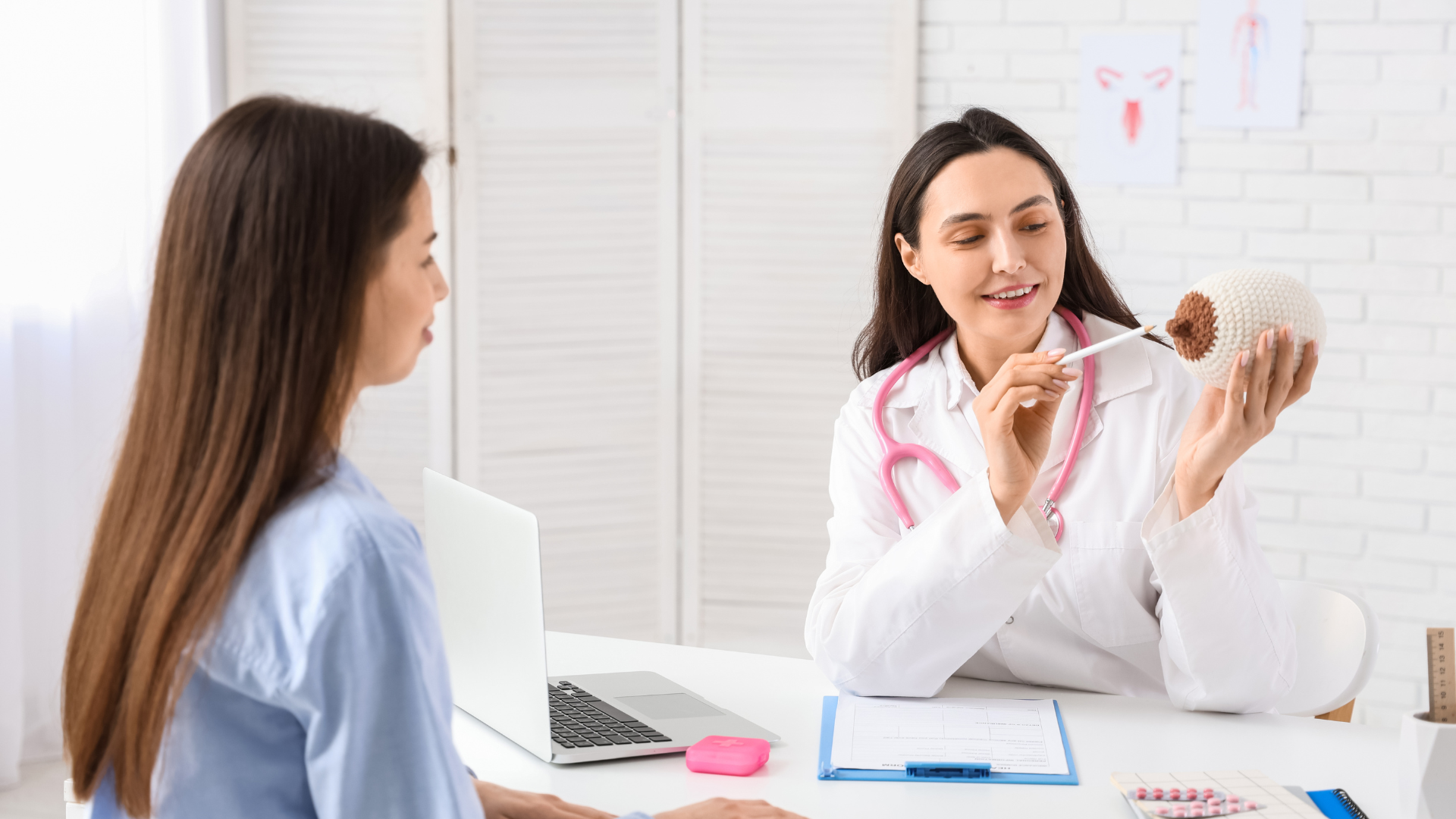 Việc chỉ định xét nghiệm dựa trên tình trạng bệnh cụ thể và mục tiêu theo dõi