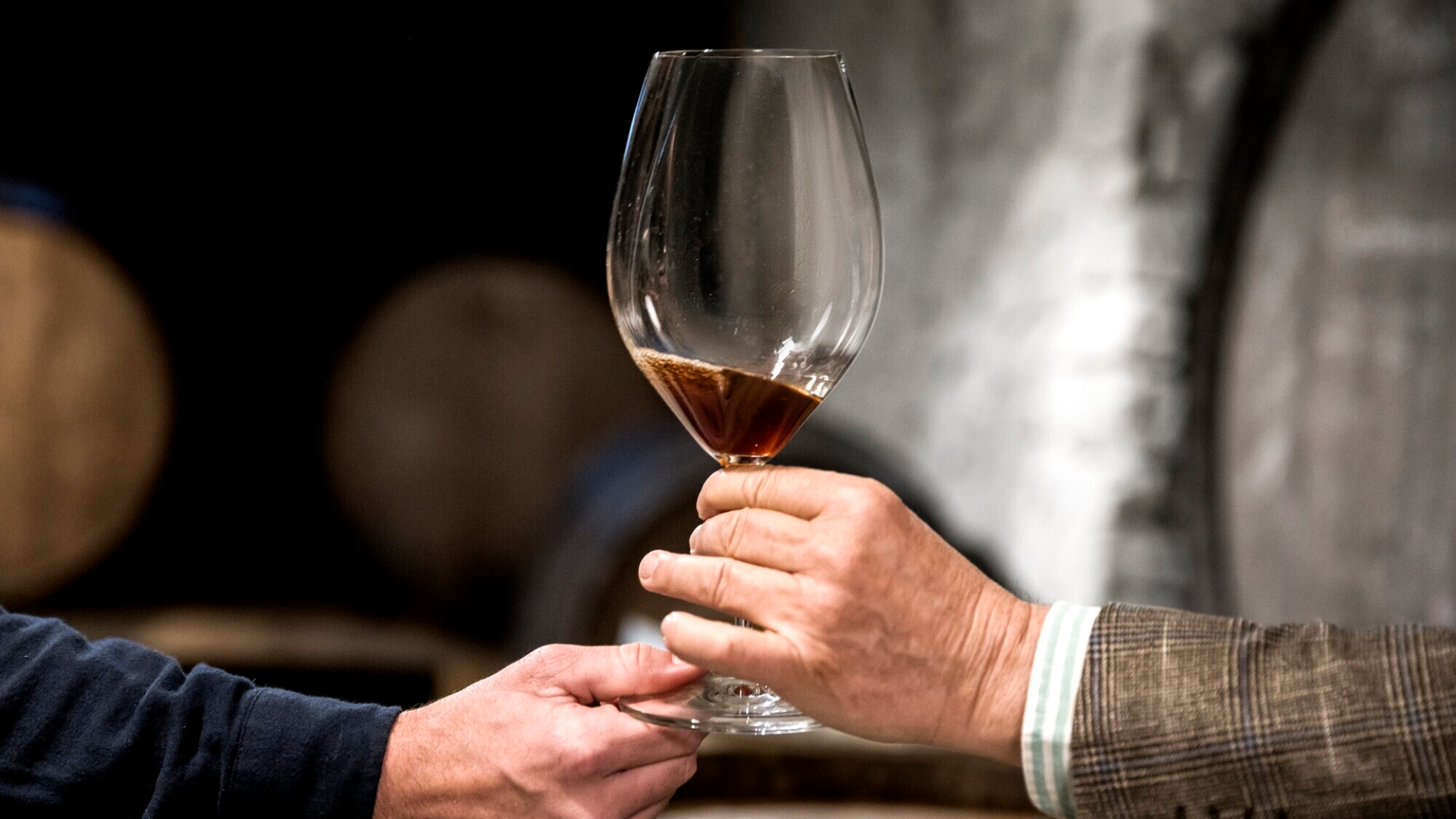 Người nhiễm virus gan nhưng vẫn uống rượu làm tốc độ tổn thương gan tăng nhanh hơn