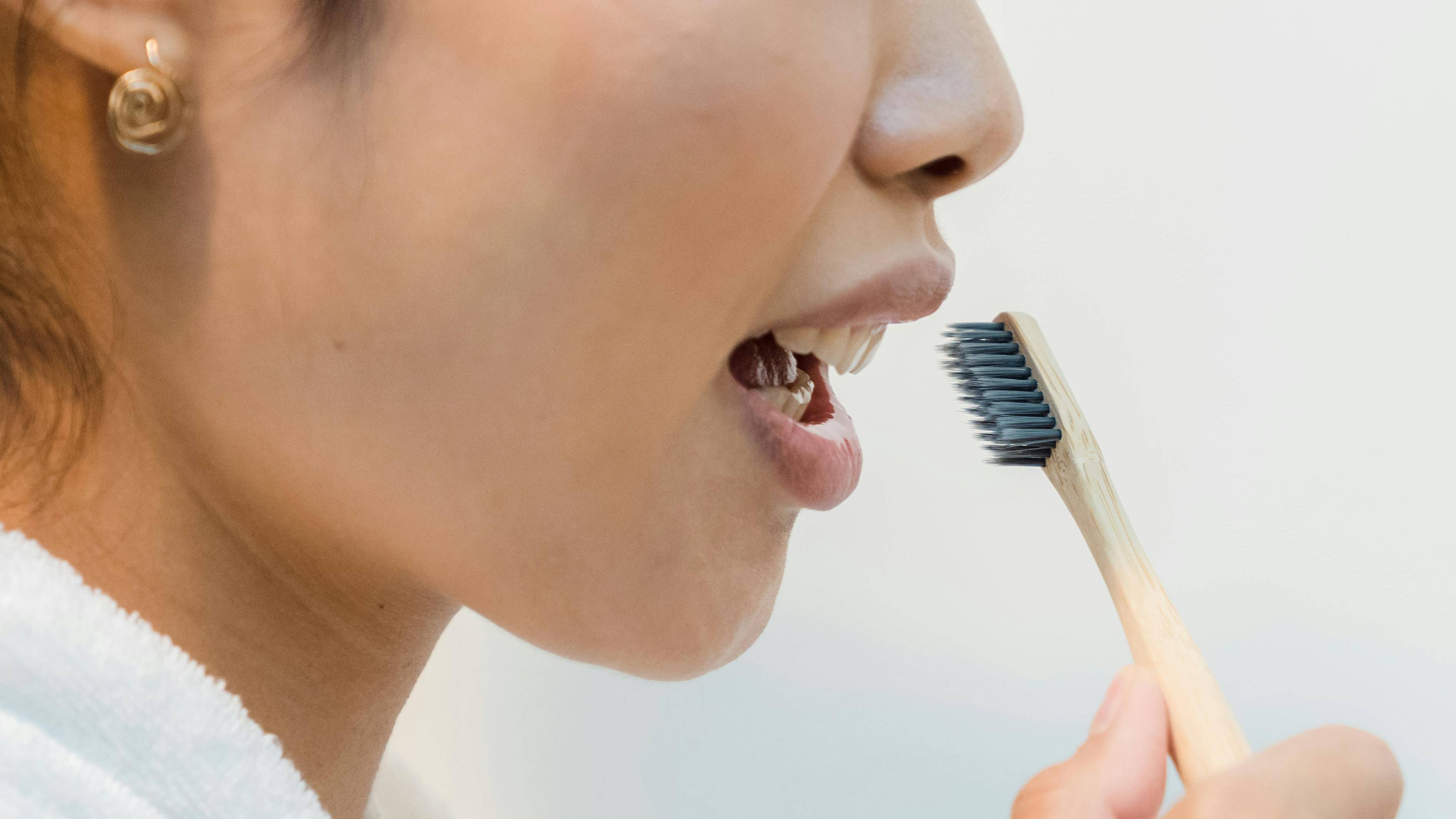 Về cách chăm sóc phòng ngừa viêm lưỡi, người bệnh nên duy trì vệ sinh răng miệng tốt