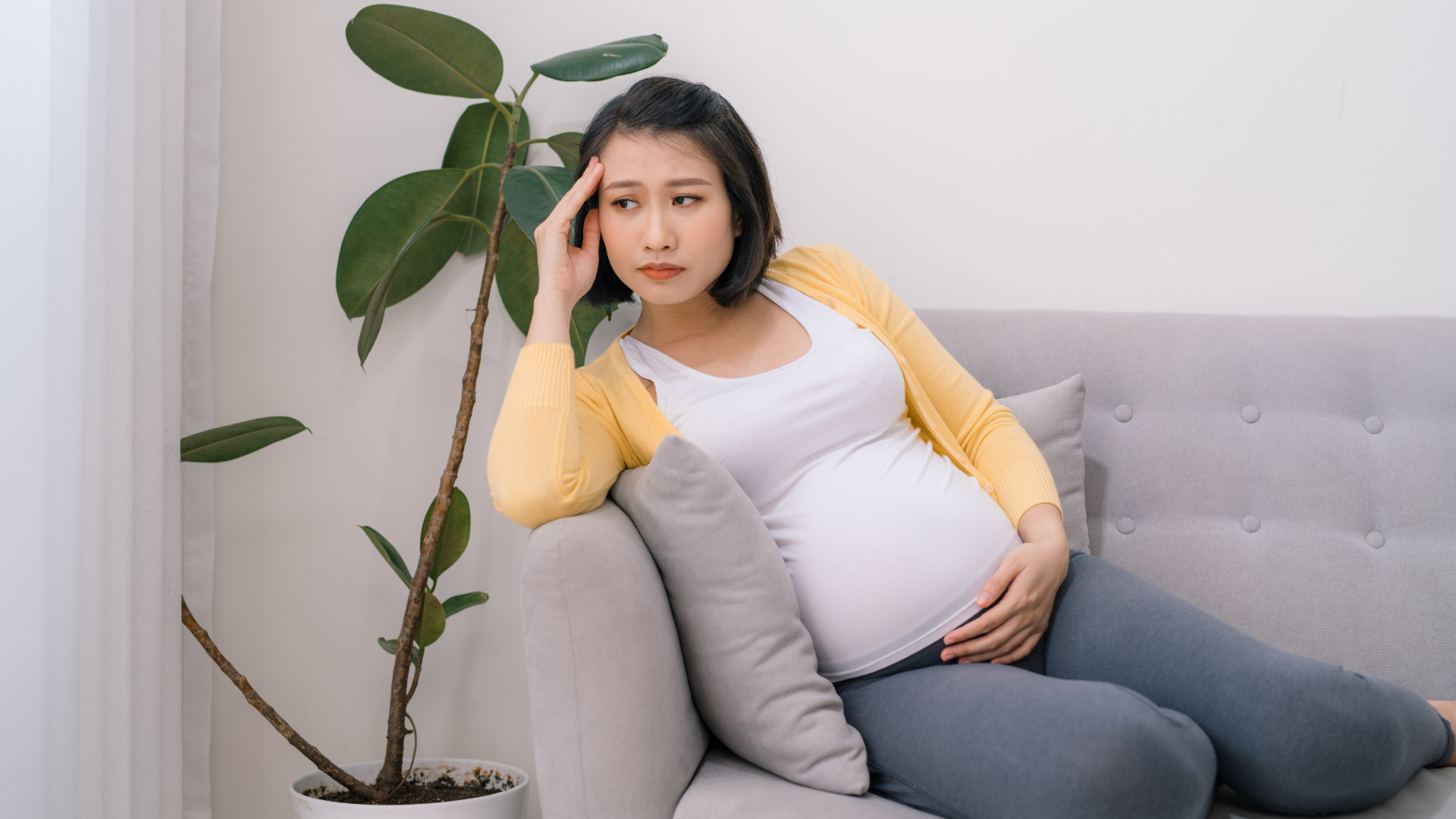 Thai nhi ít cử động hơn hẳn so với thường ngày cũng là dấu hiệu cần theo dõi