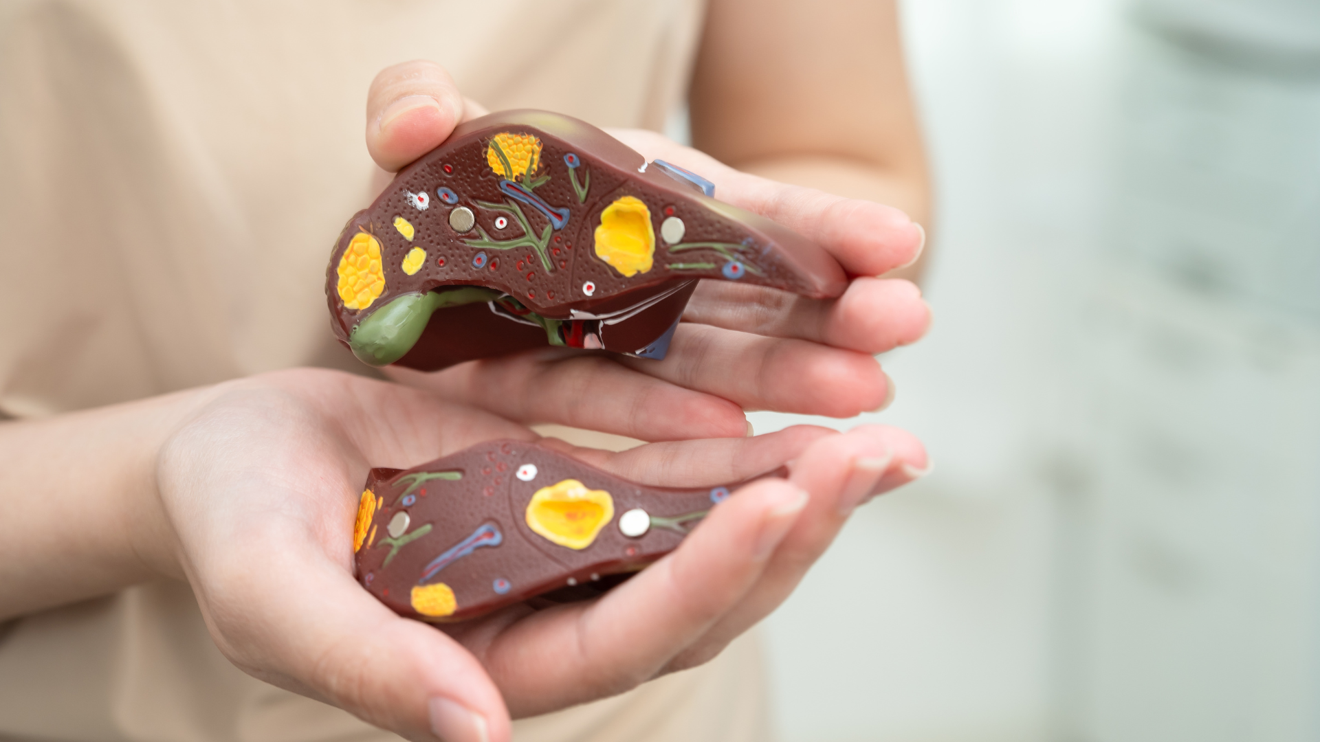 Bệnh thường khó phát hiện ở giai đoạn đầu vì triệu chứng mờ nhạt