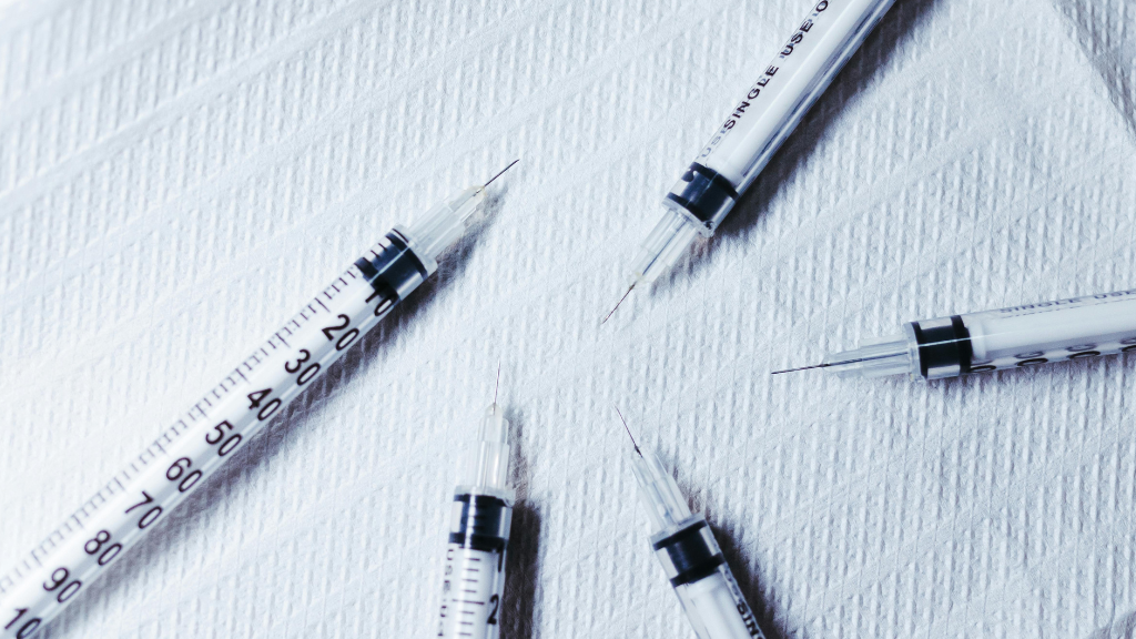 Dùng chung bơm kim tiêm, dụng cụ tiêm chích ma túy là một trong những nguyên nhân phơi nhiễm