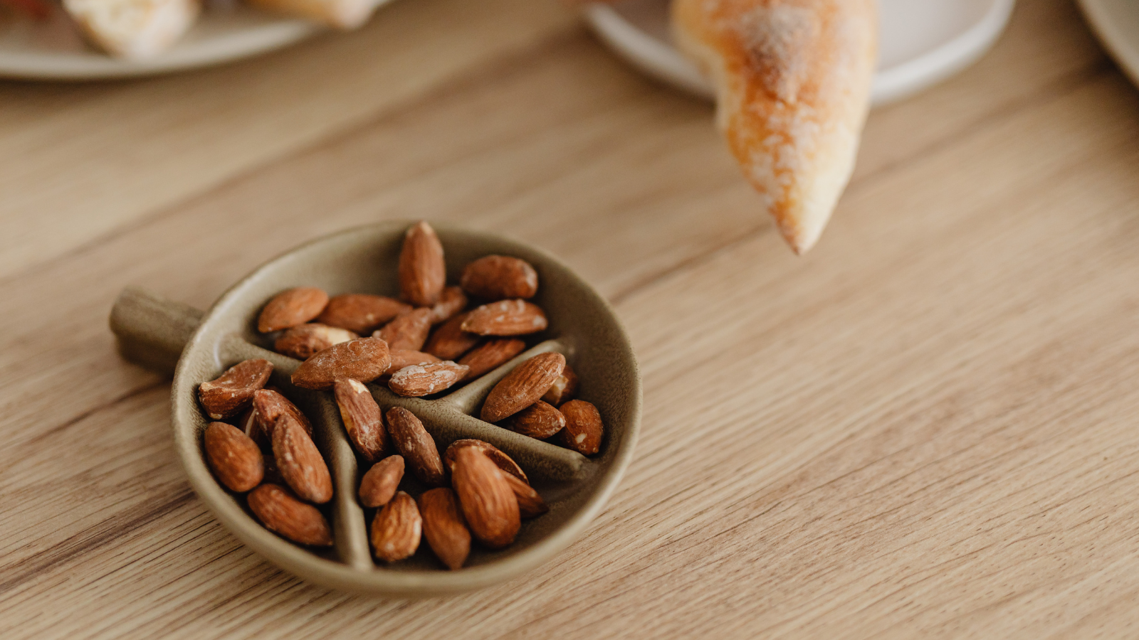 Hạnh nhân có khả năng hỗ trợ tăng tiết sữa tự nhiên