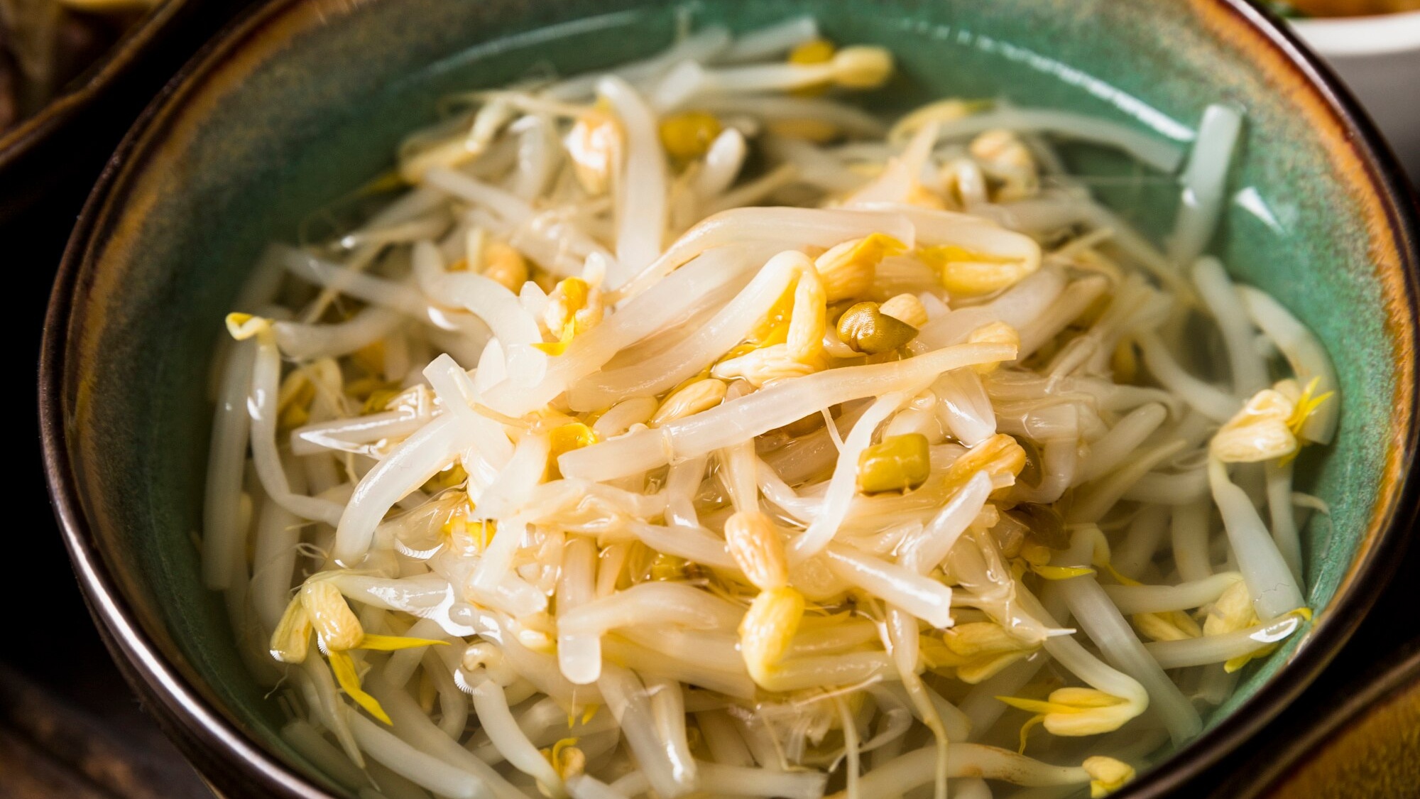 Giá đỗ chứa ít kali, giàu vitamin C và chất xơ