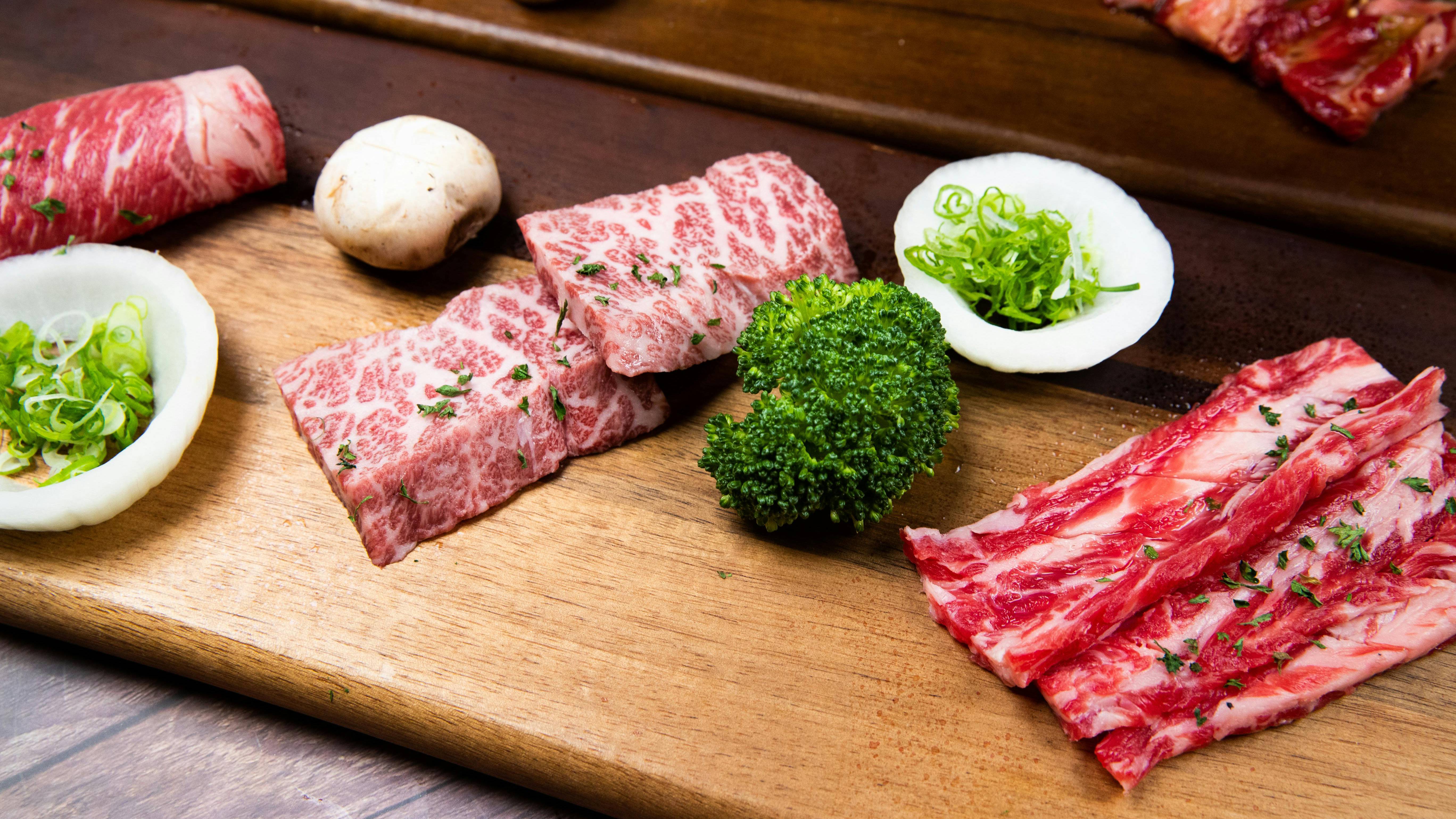 Nguyên nhân gây ra sỏi mật là do rối loạn chuyển hóa cholesterol như ăn nhiều chất béo động vật