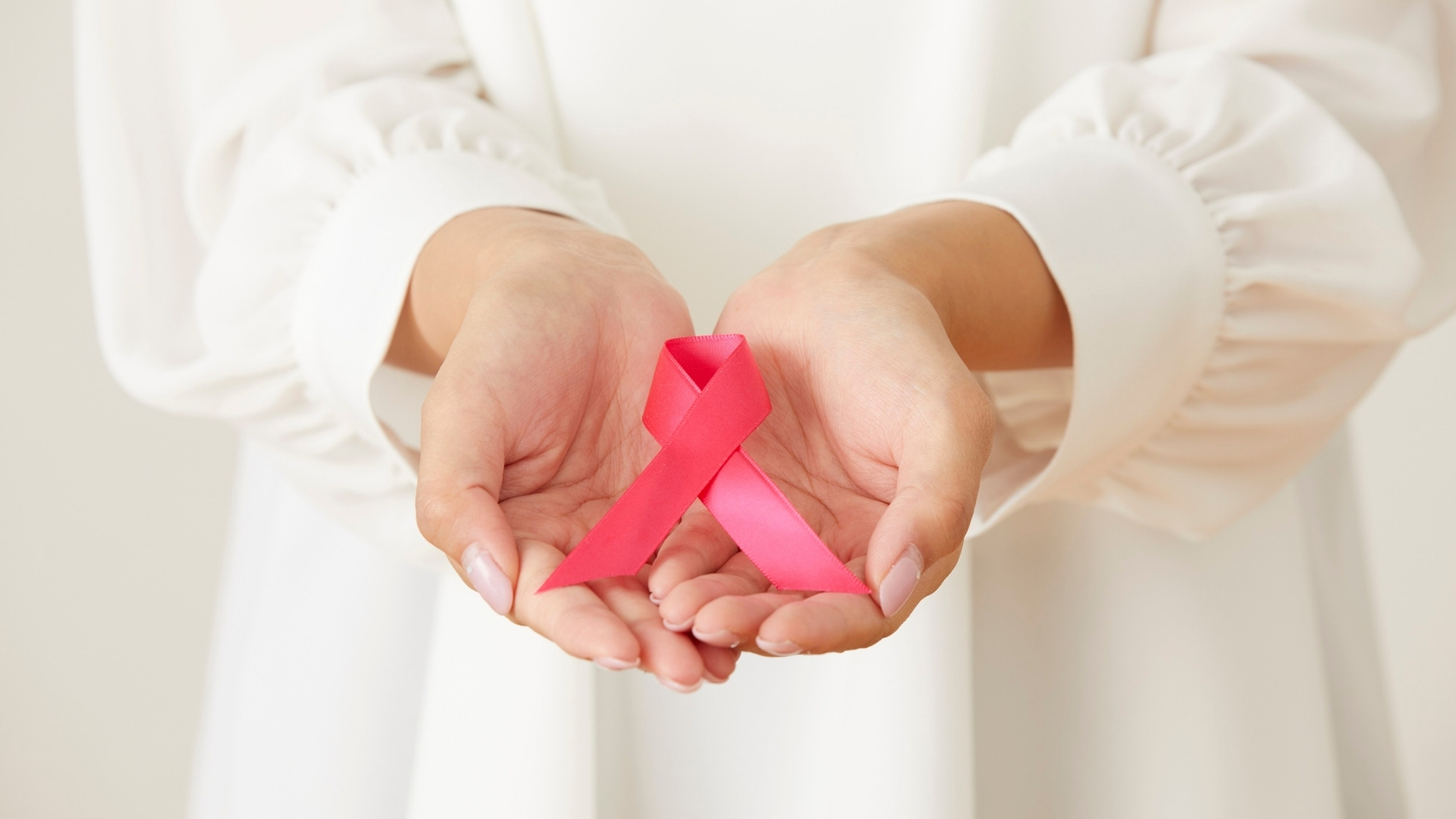 Ung thư biểu mô ống dẫn sữa xâm lấn bắt đầu từ các tế bào trong ống dẫn sữa rồi lan ra các mô vú xung quanh