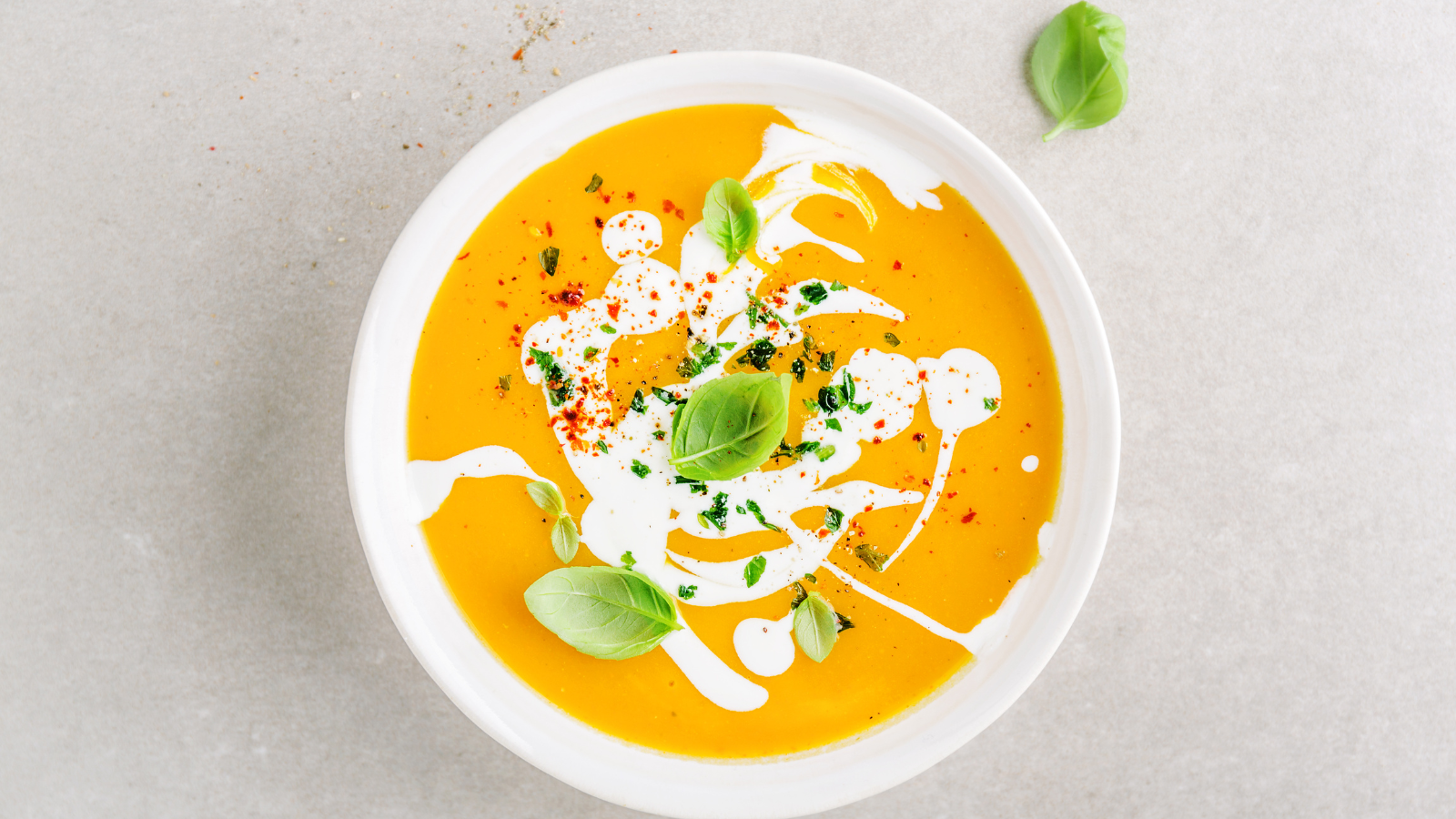 Các món ăn dạng lỏng như súp giúp người viêm amidan quá phát độ 2 dễ nuốt hơn