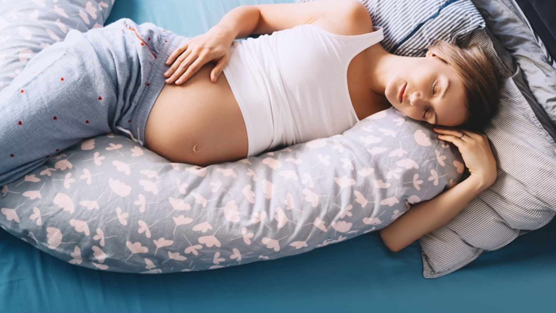 Gối dài nâng đỡ bụng và lưng giúp mẹ thư giãn, giảm mỏi và dễ dàng có giấc ngủ sâu hơn