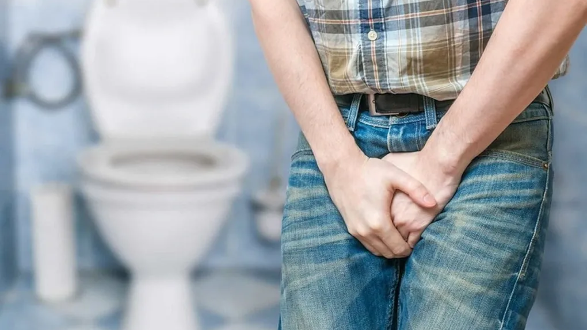 Nếu thấy nước tiểu đục, tiểu buốt hay tiểu nhiều lần, hãy đi xét nghiệm để bảo vệ sức khỏe