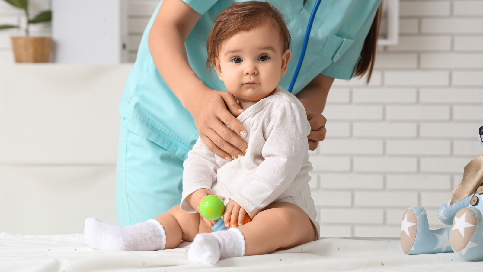 Luôn đưa trẻ đi khám và nhận sự tư vấn trực tiếp từ bác sĩ nhi khoa