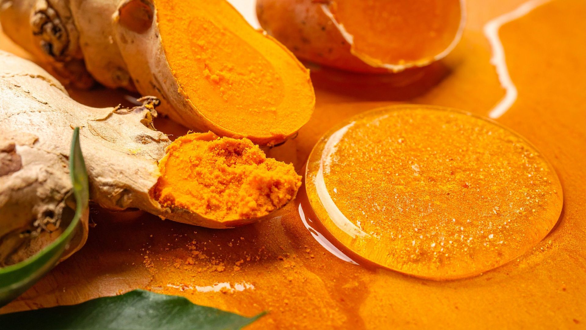 Ưu tiên nghệ chất lượng như củ nghệ tươi có màu vàng sáng, không dập nát hay đổi màu