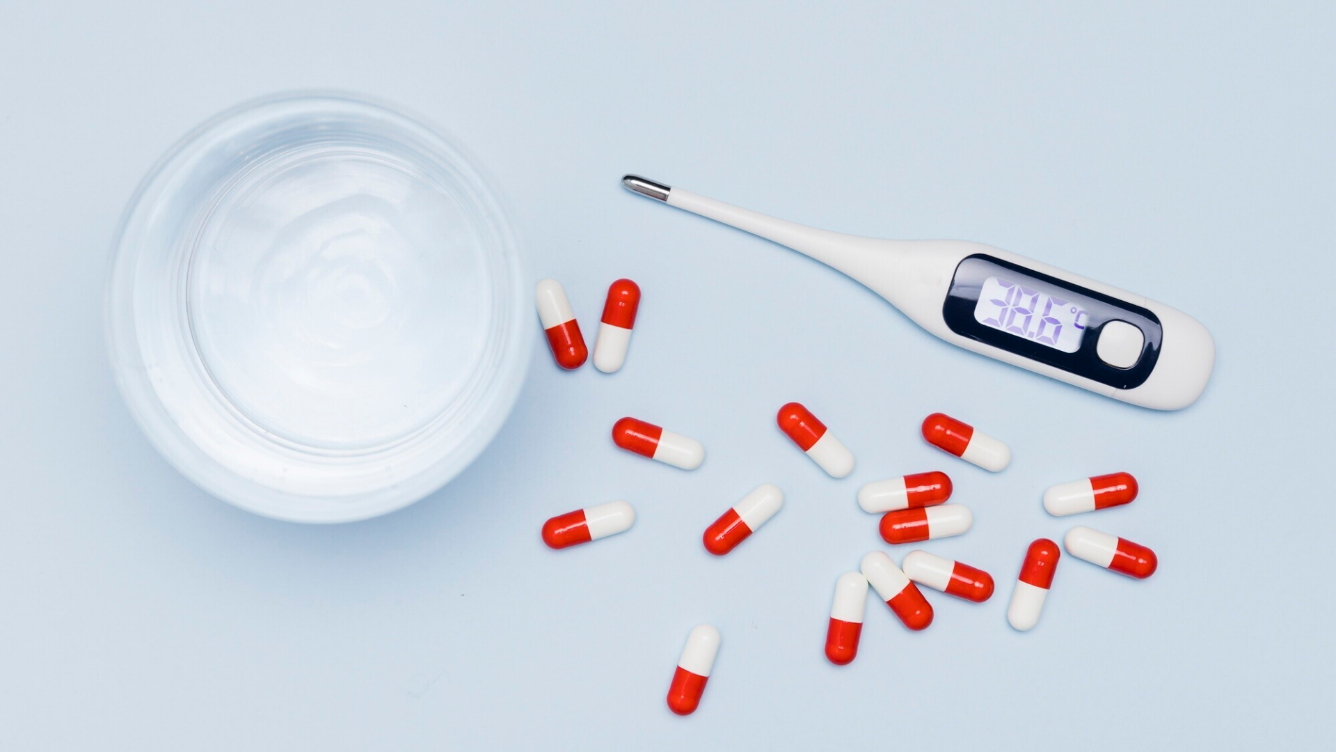 Khi sốt gây mệt, khó chịu hoặc cao ≥ 38.5 °C, người bệnh có thể cần dùng thuốc