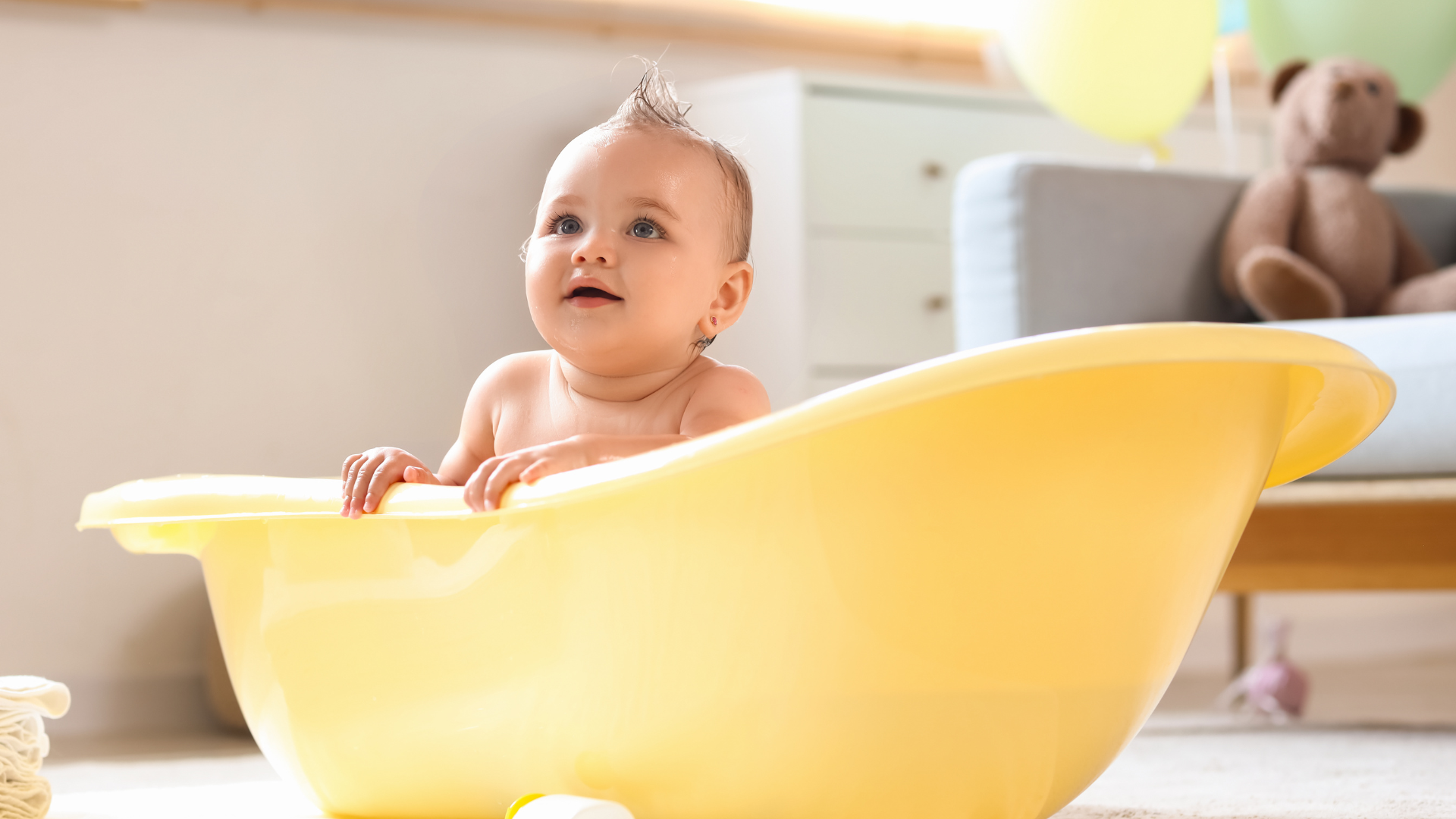 Muốn da bé khỏe mạnh, hãy dùng sữa tắm dịu nhẹ và tắm nước ấm ở nhiệt độ phù hợp