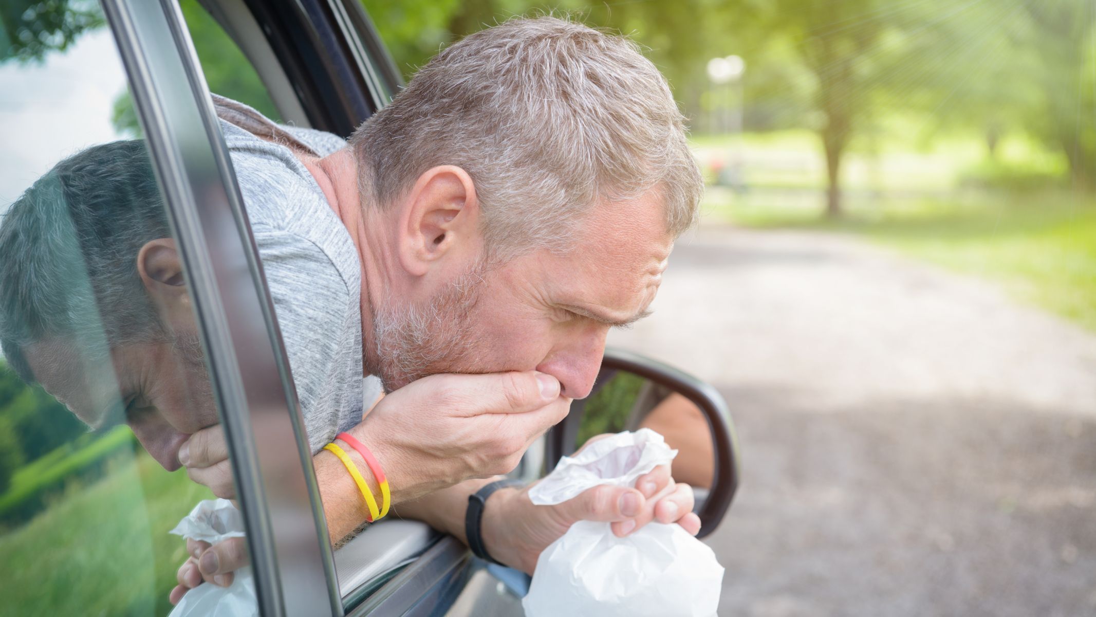 Cơ chế của cách chống say xe bằng dầu gió là gì?