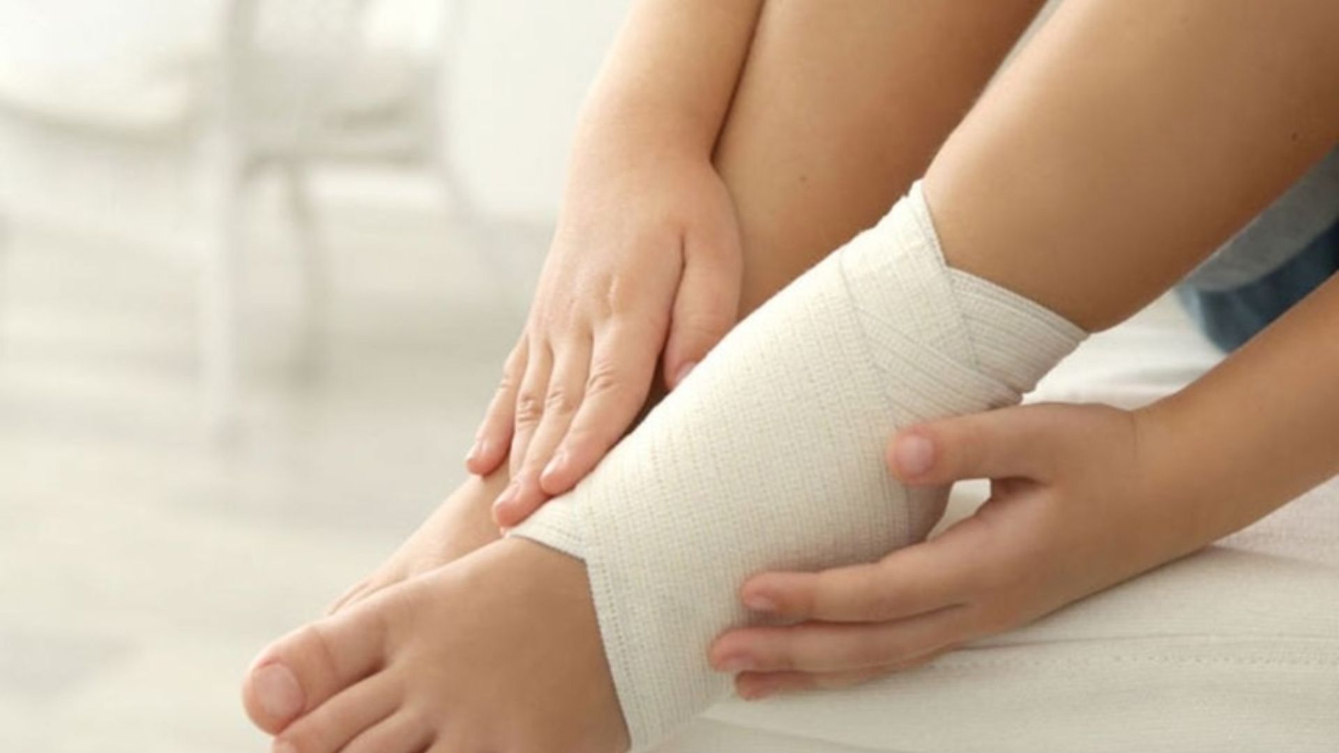 Băng chun trong 1 - 2 tuần đầu giúp giữ ổn định khớp bị tổn thương