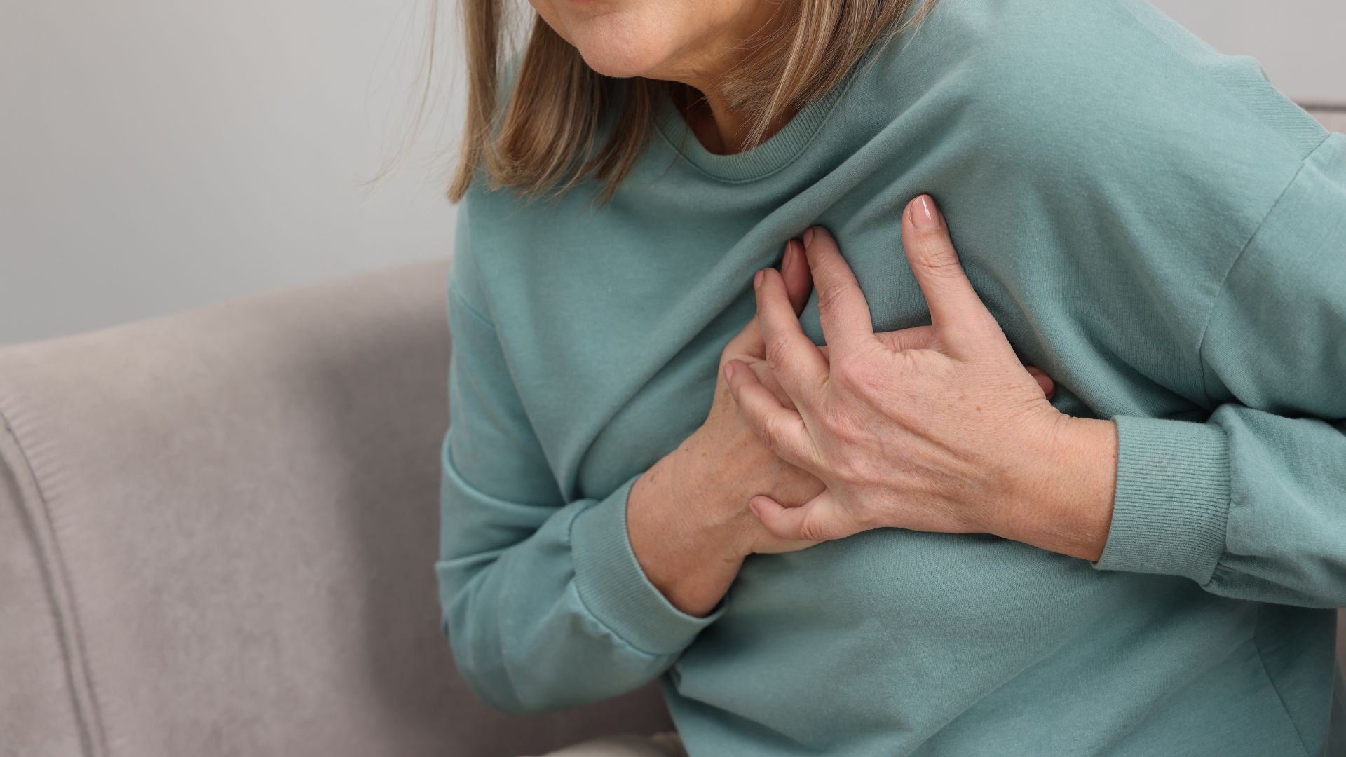 Cảm giác đánh trống ngực là một dấu hiệu của rối loạn thần kinh tim