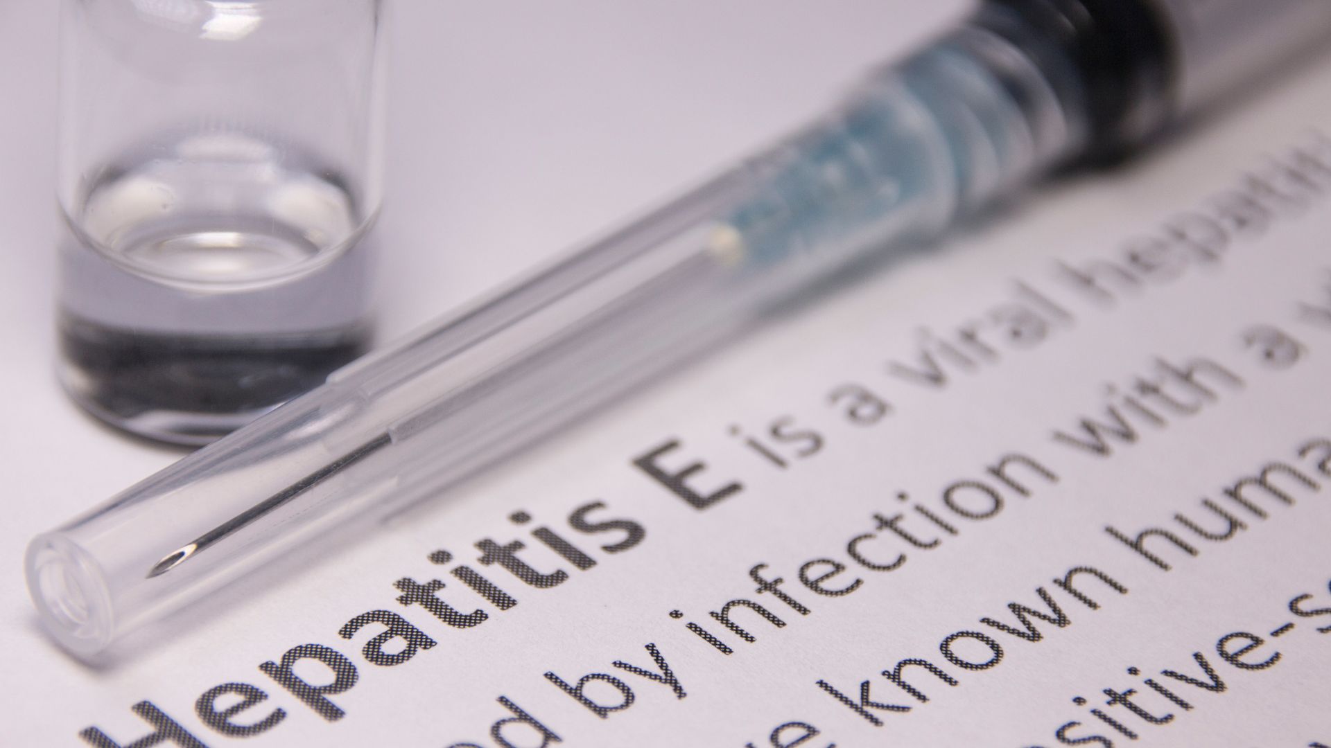 Viêm gan E là bệnh truyền nhiễm do virus viêm gan E (HEV) gây ra