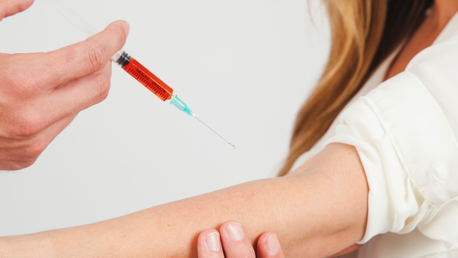 NIPT không đưa kim vào tử cung, nên không có nguy cơ gây sảy thai hay tổn thương thai nhi