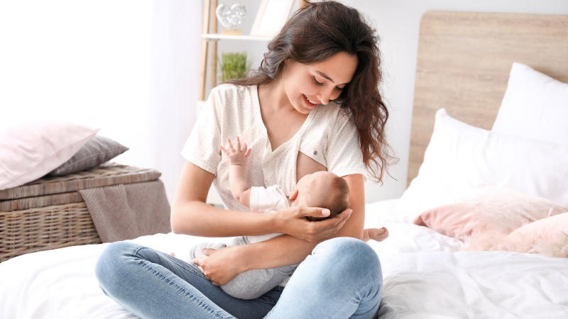 Bé có thể bị sặc khi dòng sữa mẹ chảy xuống quá nhanh
