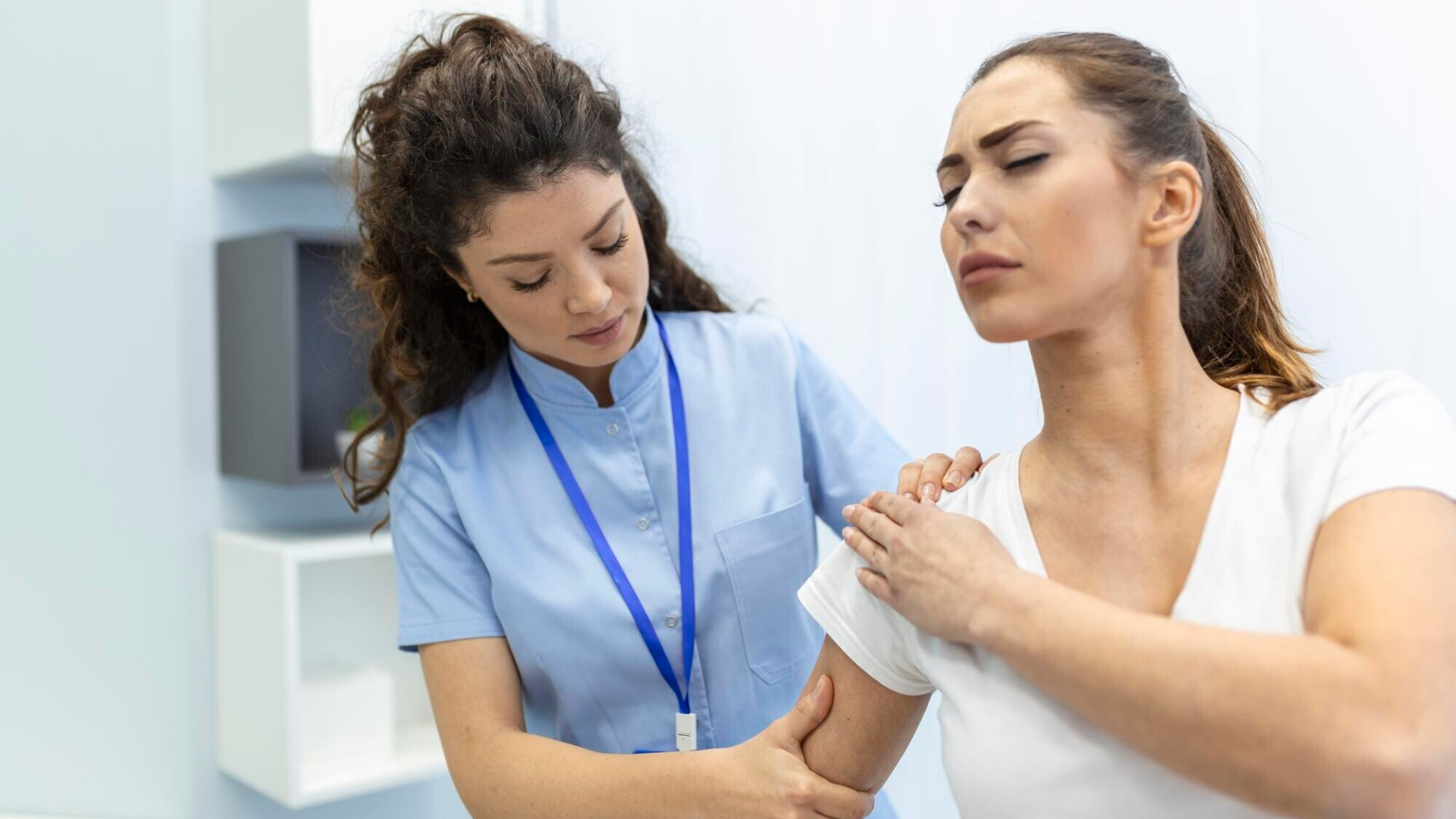 Nếu đau cơ kéo dài hơn một tuần, kèm theo sưng, sốt, hoặc hạn chế vận động, bạn cần đi khám bác sĩ để được chẩn đoán chính xác