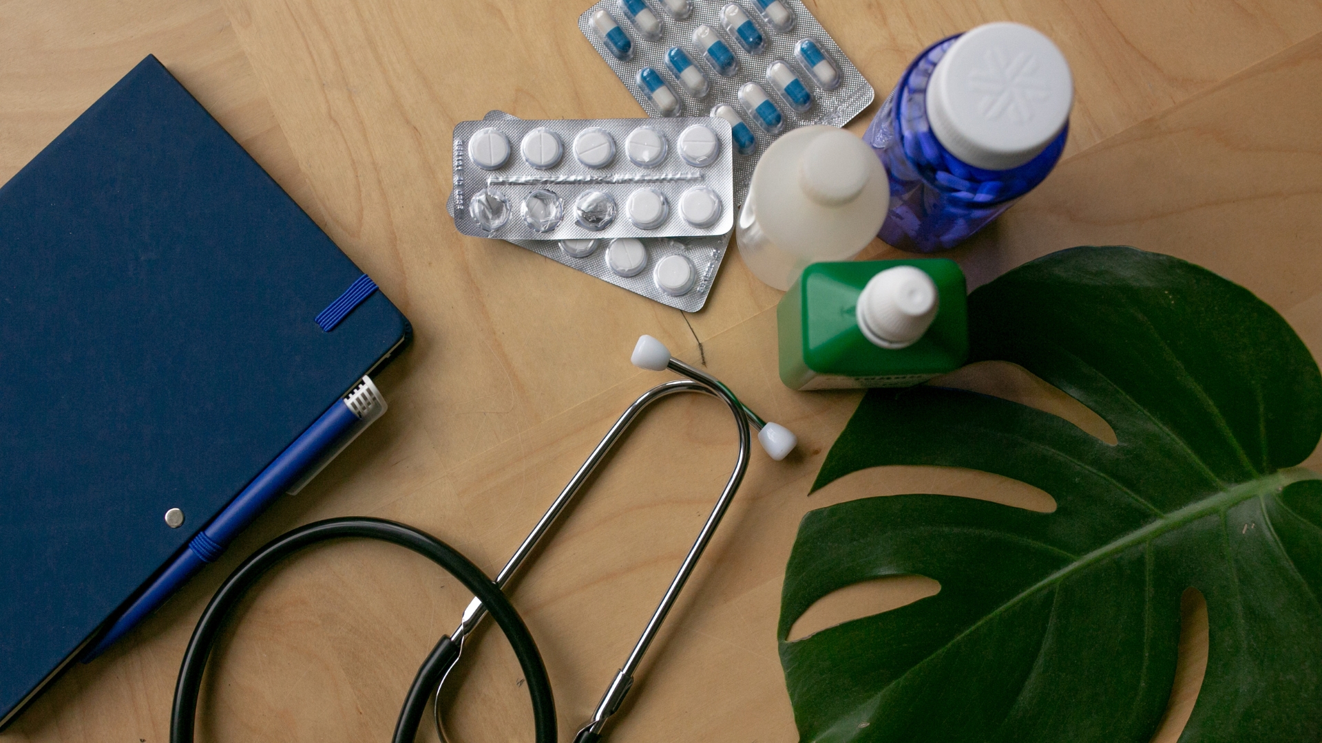 Nếu các biện pháp không dùng thuốc không đủ hiệu quả, mẹ bầu nên đi khám để được bác sĩ kê đơn thuốc phù hợp và an toàn