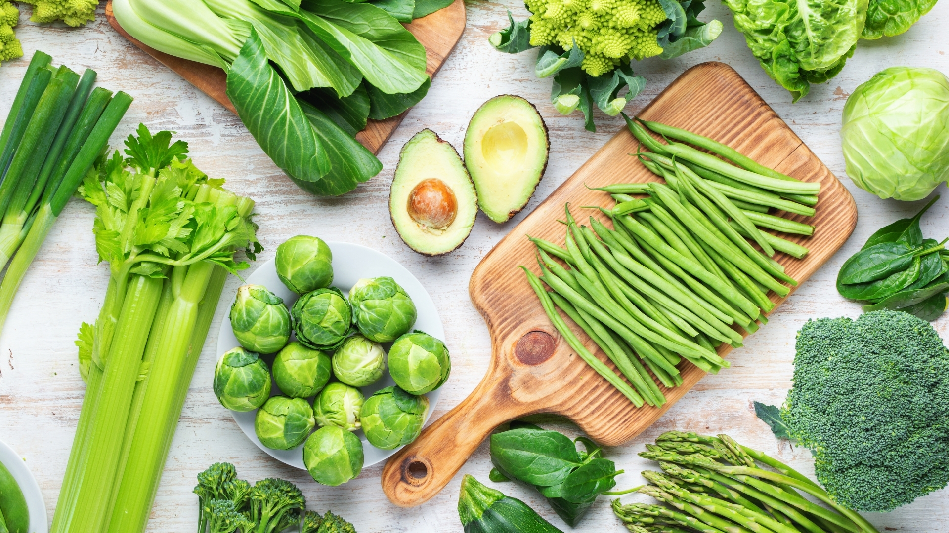 Điều chỉnh chế độ ăn giàu rau xanh, hạn chế đạm động vật là một cách giảm ure trong máu