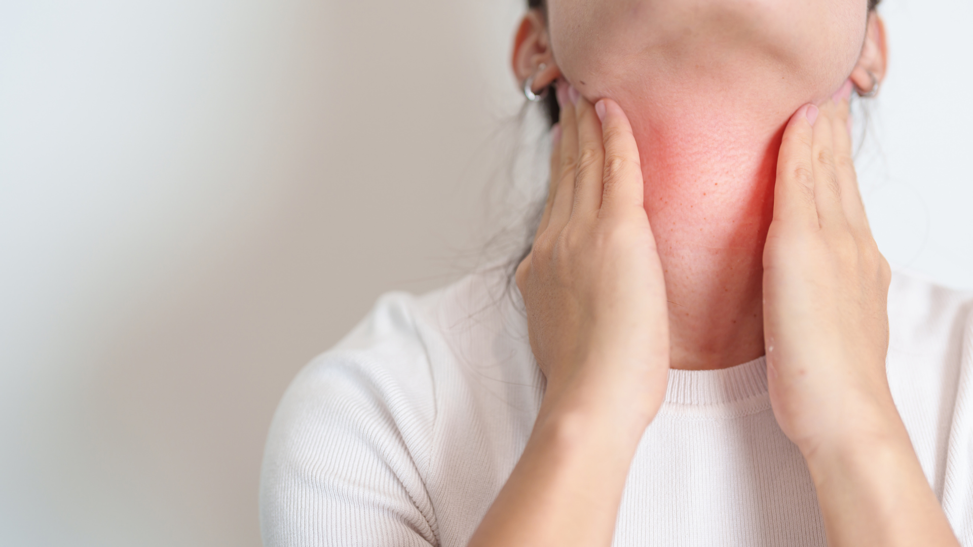 Suy giáp làm tuyến giáp hoạt động kém, khiến nhịp tim giảm và cơ thể chậm lại