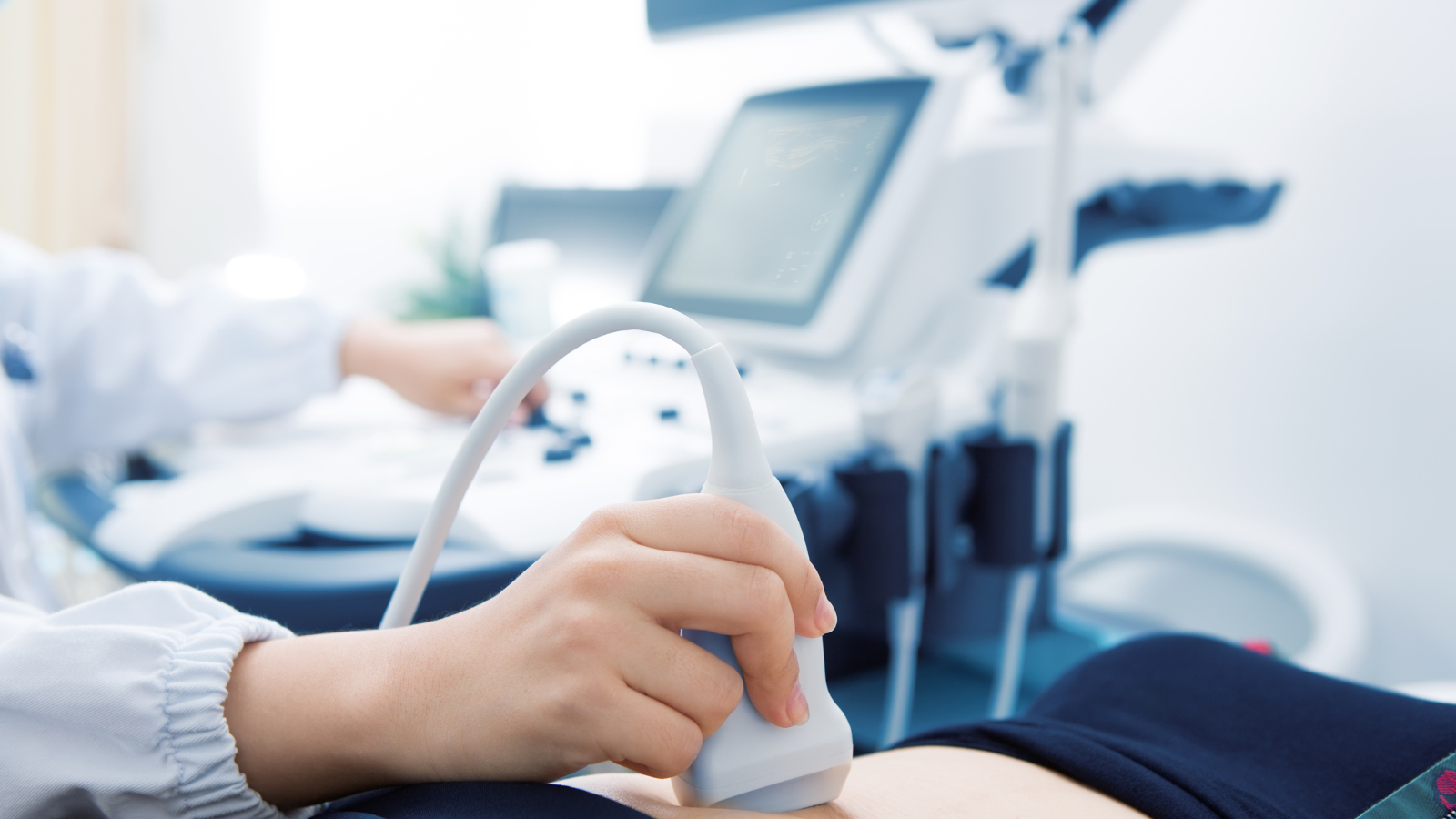 Chẩn đoán hình ảnh hiện đại như siêu âm và MRI là cách kiểm tra sa tử cung chính xác.
