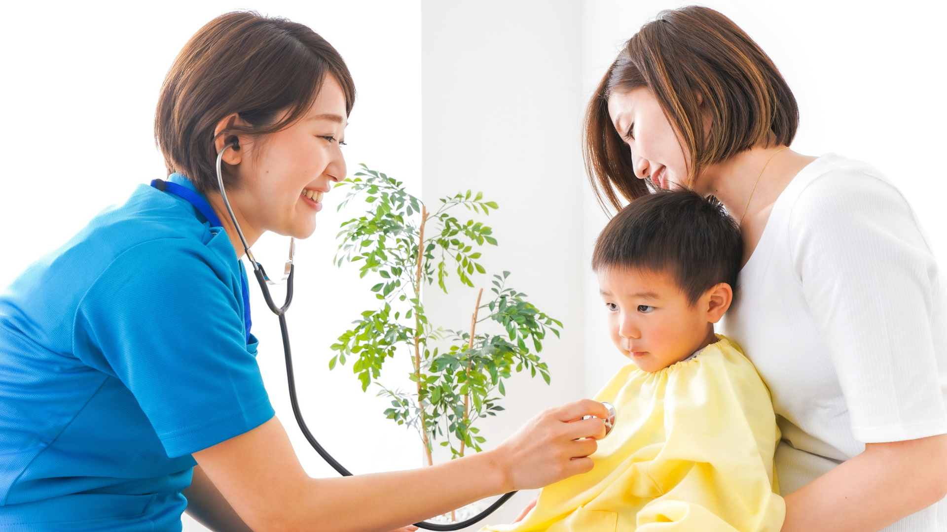 Sử dụng thuốc theo hướng dẫn của bác sĩ là cách làm sạch da cho trẻ bị viêm da cơ địa